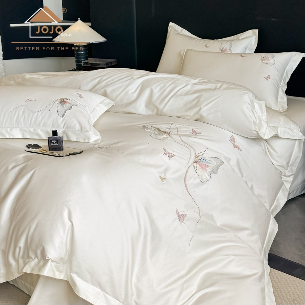 Lenjerie de Pat Premium Satin Deluxe cu Broderie Eleganta, Bumbac 100%, 4 Piese - Finete, Luciu Discret si Confort Superior, Ivoire, Butterflies – imagine 3