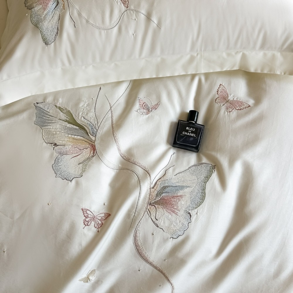 Lenjerie de Pat Premium Satin Deluxe cu Broderie Eleganta, Bumbac 100%, 4 Piese - Finete, Luciu Discret si Confort Superior, Ivoire, Butterflies – imagine 4