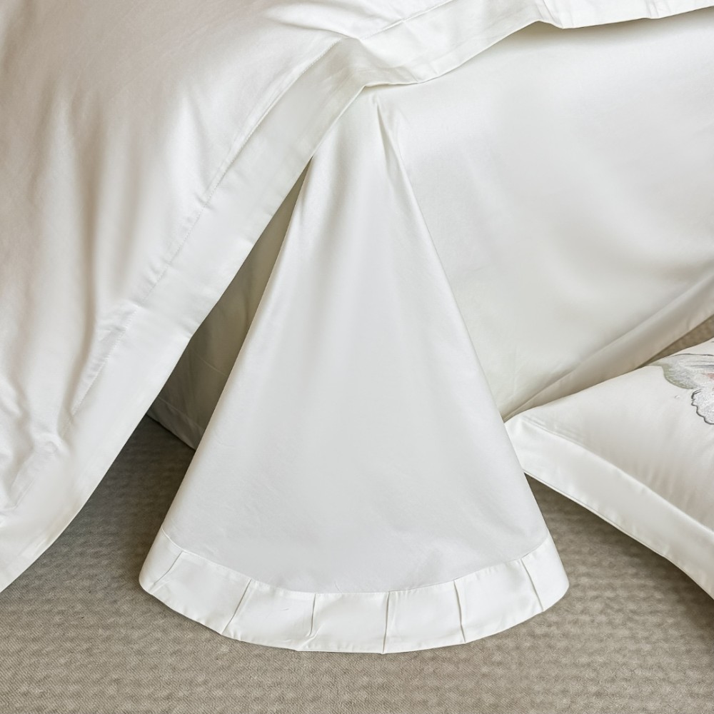 Lenjerie de Pat Premium Satin Deluxe cu Broderie Eleganta, Bumbac 100%, 4 Piese - Finete, Luciu Discret si Confort Superior, Ivoire, Butterflies – imagine 5