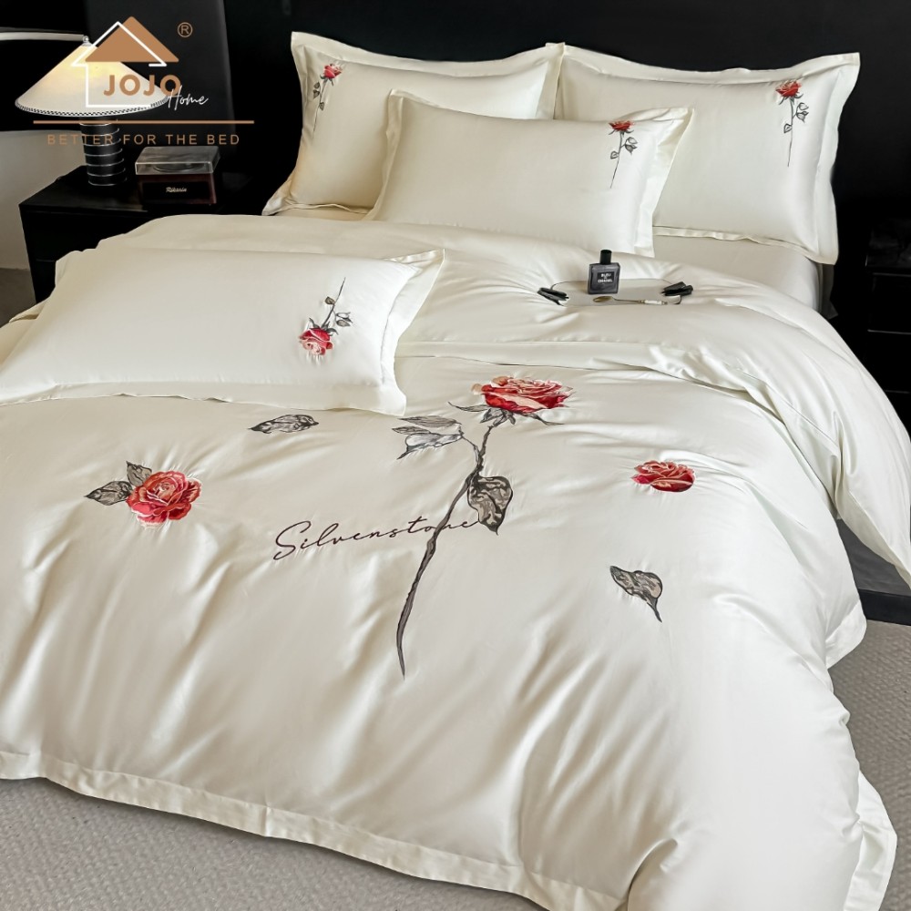 Lenjerie de Pat Premium Satin Deluxe cu Broderie Eleganta, Bumbac 100%, 4 Piese - Finete, Luciu Discret si Confort Superior, Ivoire, Red Roses – imagine 2