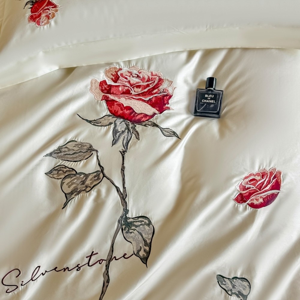 Lenjerie de Pat Premium Satin Deluxe cu Broderie Eleganta, Bumbac 100%, 4 Piese - Finete, Luciu Discret si Confort Superior, Ivoire, Red Roses – imagine 4