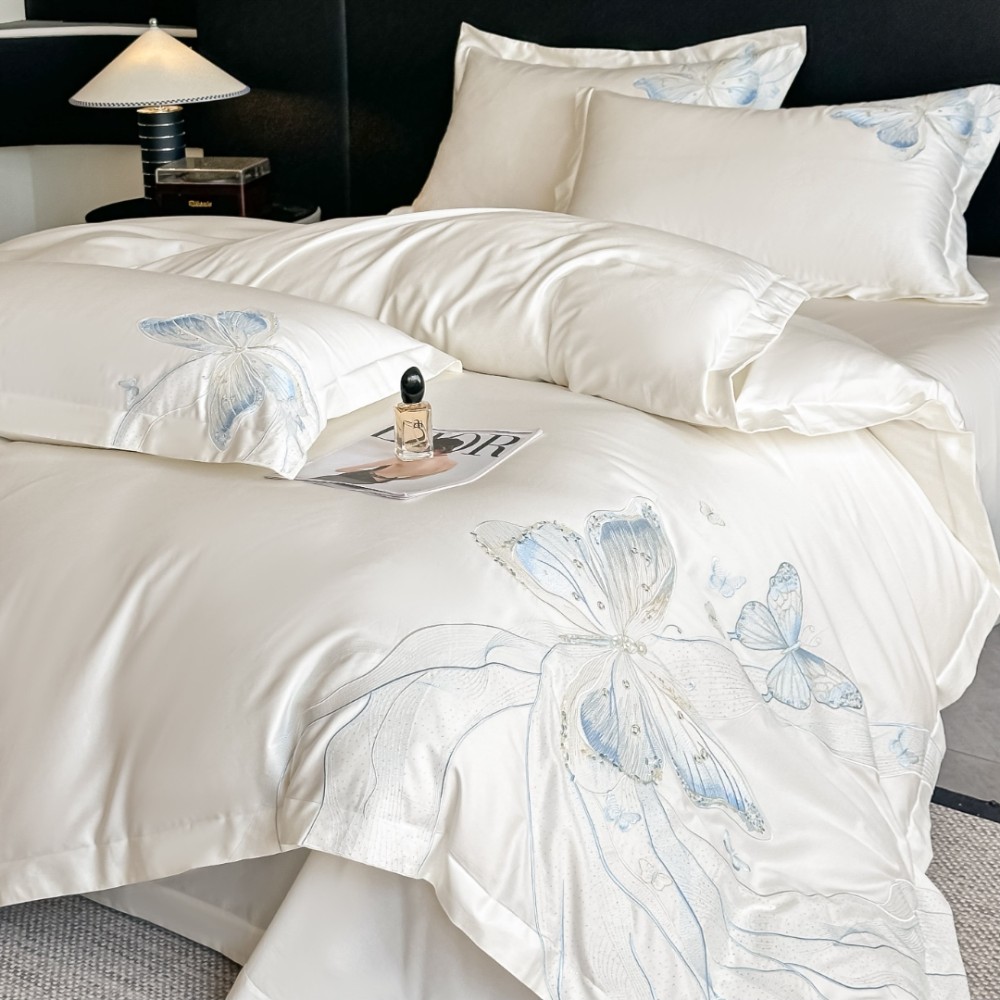 Lenjerie de Pat Premium Satin Deluxe cu Broderie Eleganta, Bumbac 100%, 4 Piese - Finete, Luciu Discret si Confort Superior, Ivoire, Blue Butterflies – imagine 2