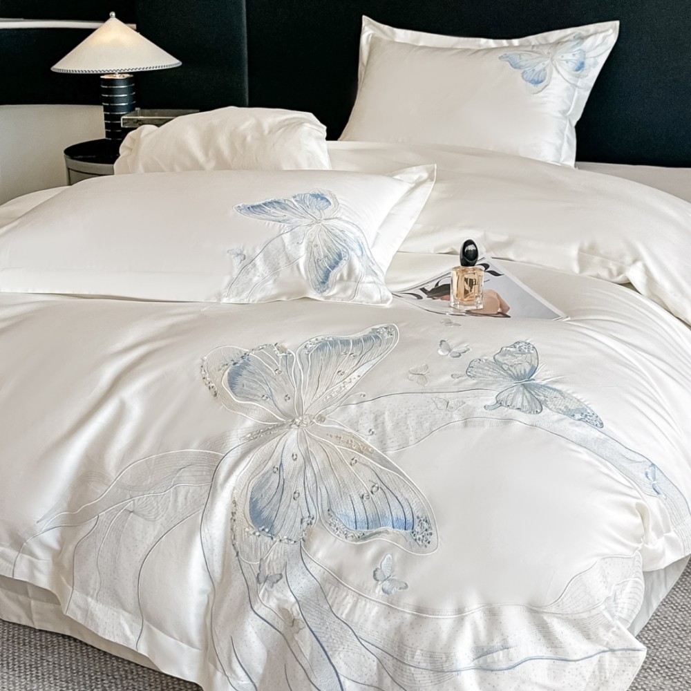 Lenjerie de Pat Premium Satin Deluxe cu Broderie Eleganta, Bumbac 100%, 4 Piese - Finete, Luciu Discret si Confort Superior, Ivoire, Blue Butterflies – imagine 3