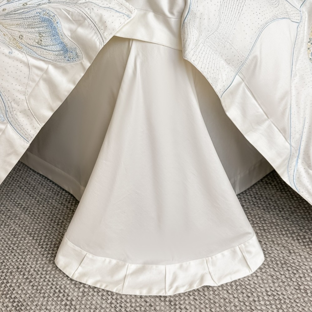 Lenjerie de Pat Premium Satin Deluxe cu Broderie Eleganta, Bumbac 100%, 4 Piese - Finete, Luciu Discret si Confort Superior, Ivoire, Blue Butterflies – imagine 5