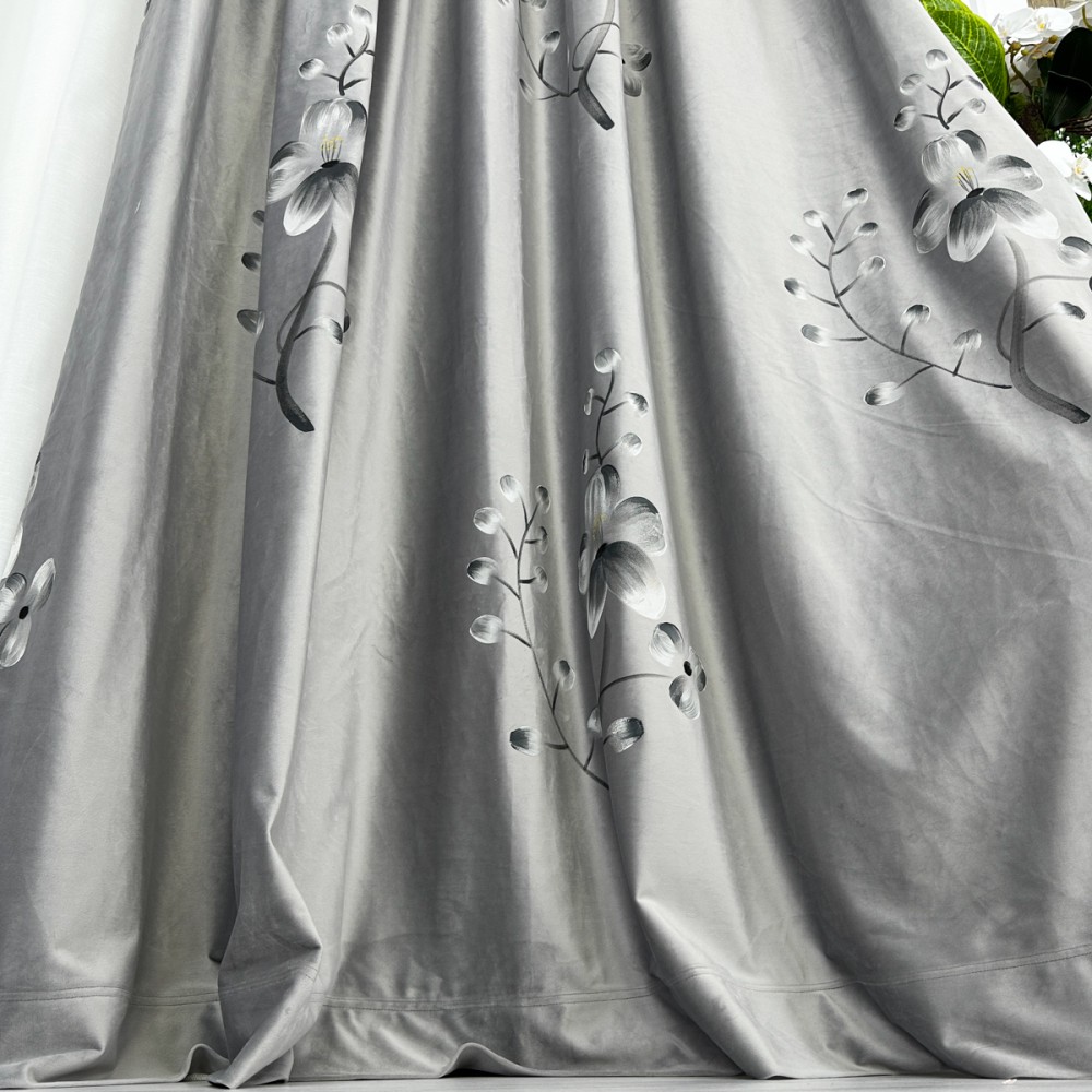 Set 2 bucati Draperie Catifea Pictata Manual, Gri deschis, flori, 200cm latime x 232cm inaltime, cu rejansa pentru bara – imagine 5