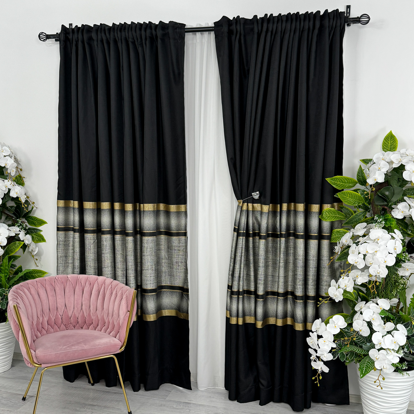 Set 2 Draperii  Elite, tip panou 3 metri latime x 232cm inaltime , Rejansa pt bara ,Negru cu Auriu - 1 | YEO