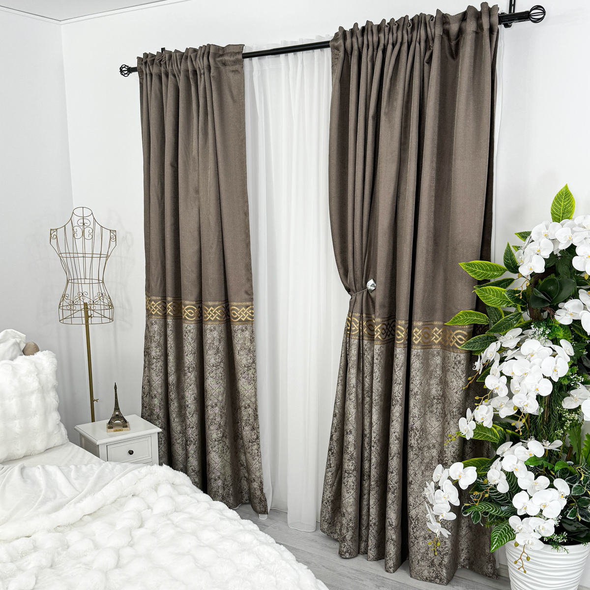Set de 2 bucati de Draperie Royal, tip panou 3 metri latime x 232cm inaltime x rejansa pt bara, Gri cu Auriu - 1 | YEO