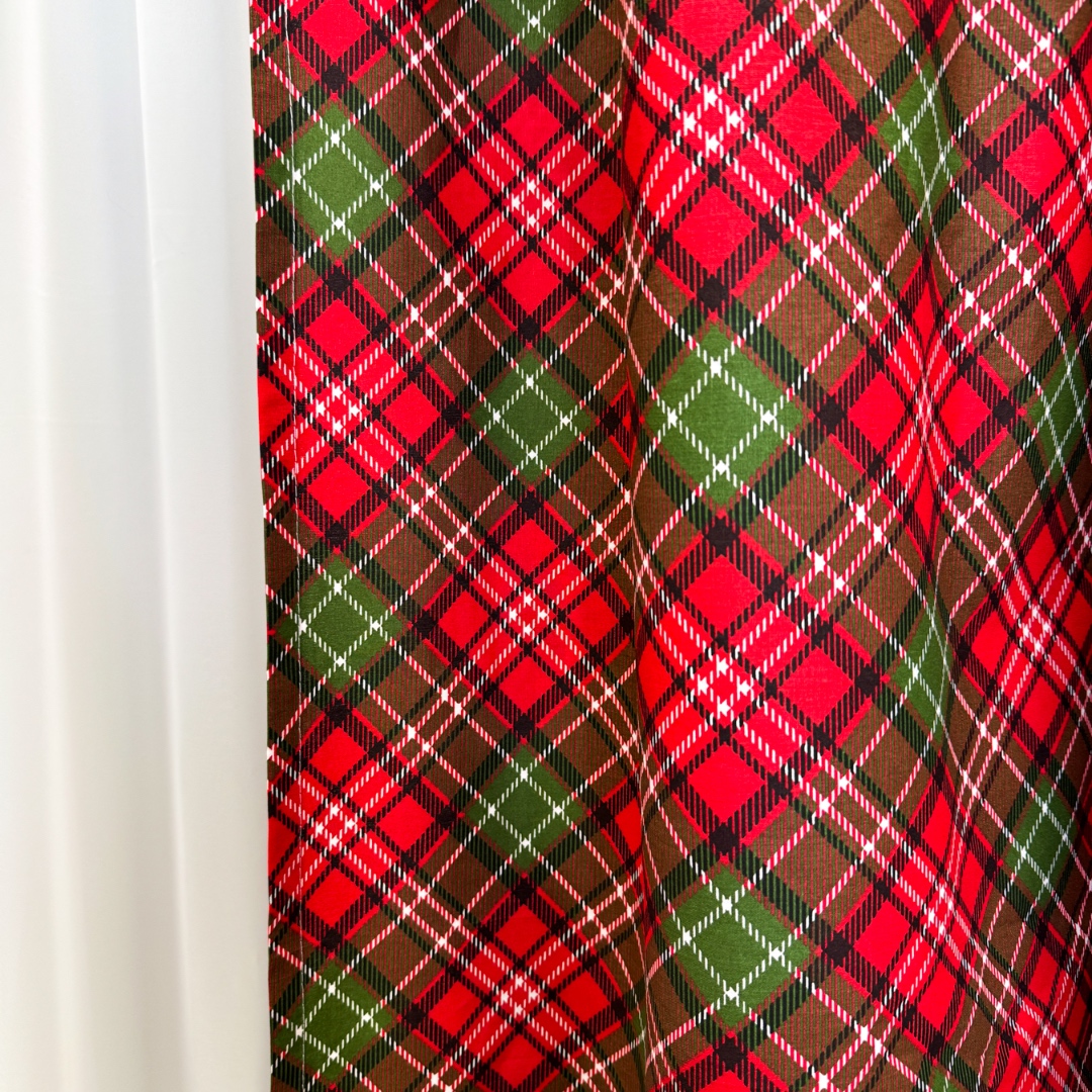 Poze Set Lenjerie Pat Dublu Craciun 4 Piese + 2 Draperii 150x235cm din Bumbac Ranforsat – Confort si Eleganta, Fabricat in Romania,Rosu, Verde, Carouri cumparamisim.ro