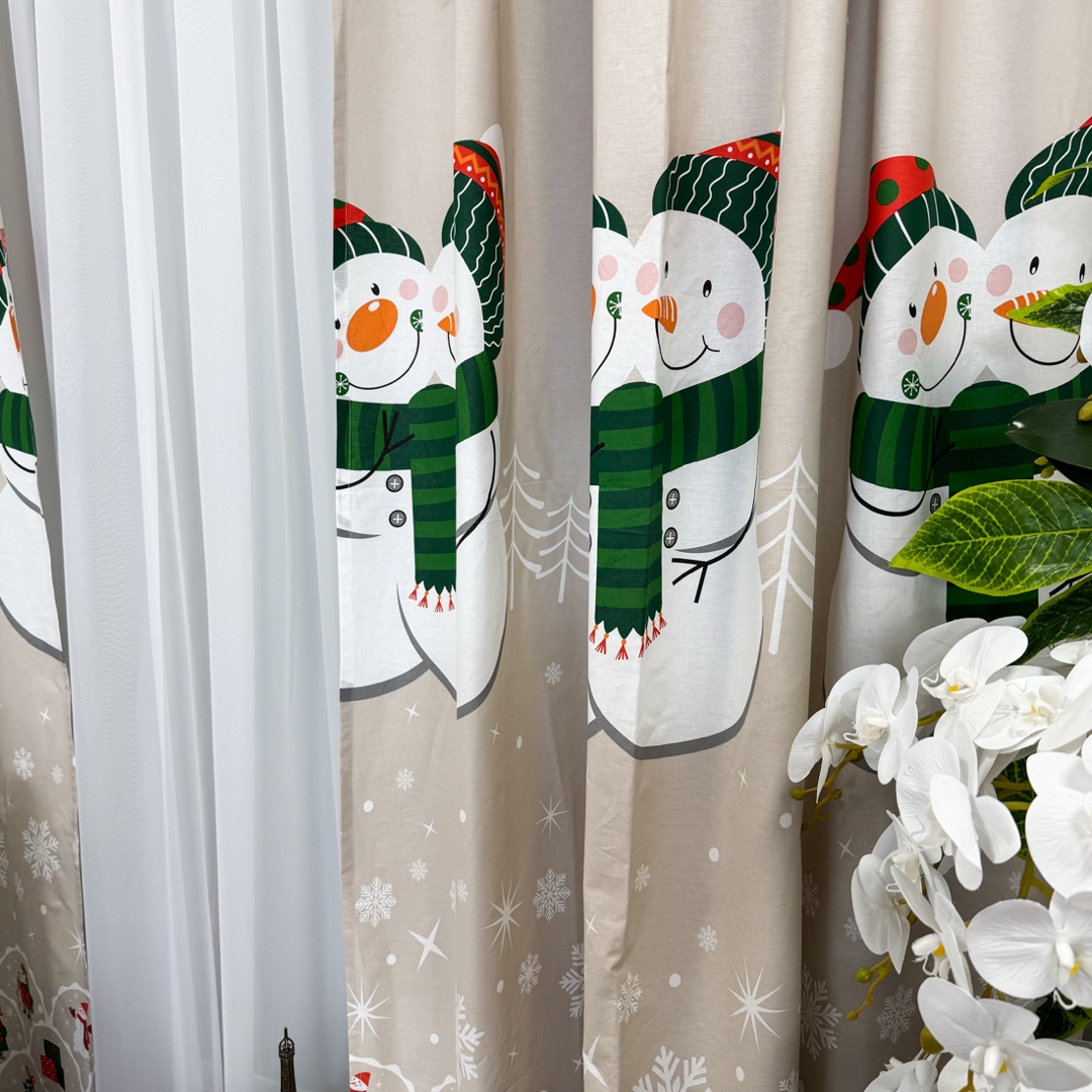 Poze Set Lenjerie Pat Dublu Craciun 4 Piese + 2 Draperii 150x235cm din Bumbac Ranforsat – Confort si Eleganta, Fabricat in Romania, Bej, Verde, Rosu, Oameni de Zapada, brazi, fulgi de nea cumparamisim.ro