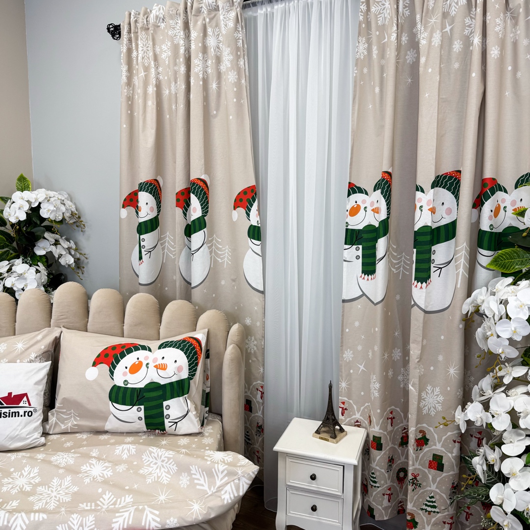 Poze Set Lenjerie Pat Dublu Craciun 4 Piese + 2 Draperii 150x235cm din Bumbac Ranforsat – Confort si Eleganta, Fabricat in Romania, Bej, Verde, Rosu, Oameni de Zapada, brazi, fulgi de nea cumparamisim.ro