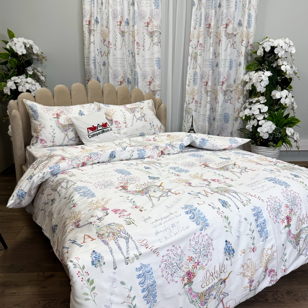 Poze Set Lenjerie Pat Dublu Craciun 4 Piese + 2 Draperii 150x235cm din Bumbac Satin DELUXE – Confort si Eleganta, Fabricat in Romania, Alb, Multicolor Pastel, reni, fulgi de nea, brazi cumparamisim.ro