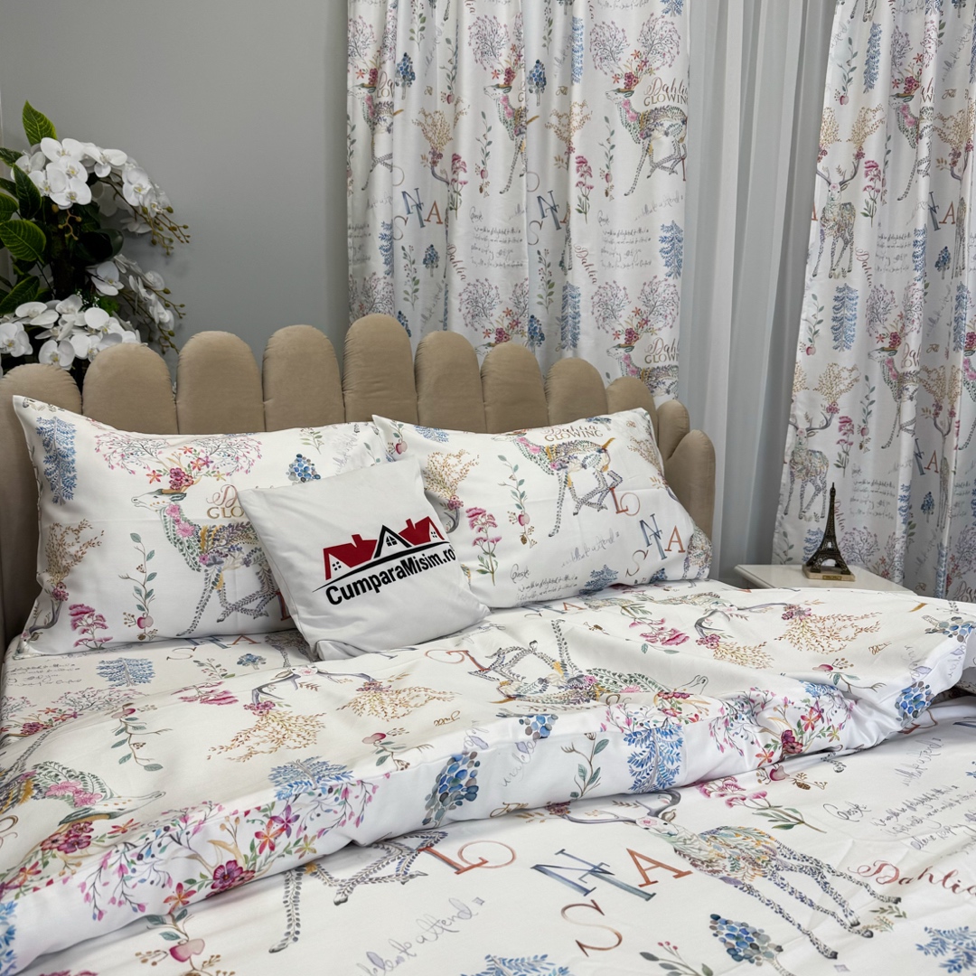 Poze Set Lenjerie Pat Dublu Craciun 4 Piese + 2 Draperii 150x235cm din Bumbac Satin DELUXE – Confort si Eleganta, Fabricat in Romania, Alb, Multicolor Pastel, reni, fulgi de nea, brazi cumparamisim.ro