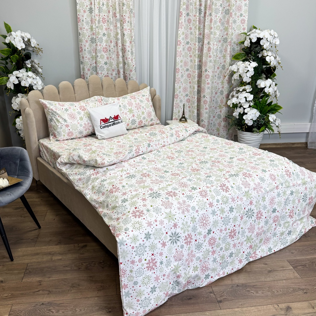 Set Lenjerie Pat Dublu Craciun 4 Piese + 2 Draperii 150x235cm din Bumbac Ranforsat – Confort si Eleganta, Fabricat in Romania, Alb, Verde, Rosu, Fulgi de Zapada - 2 | YEO