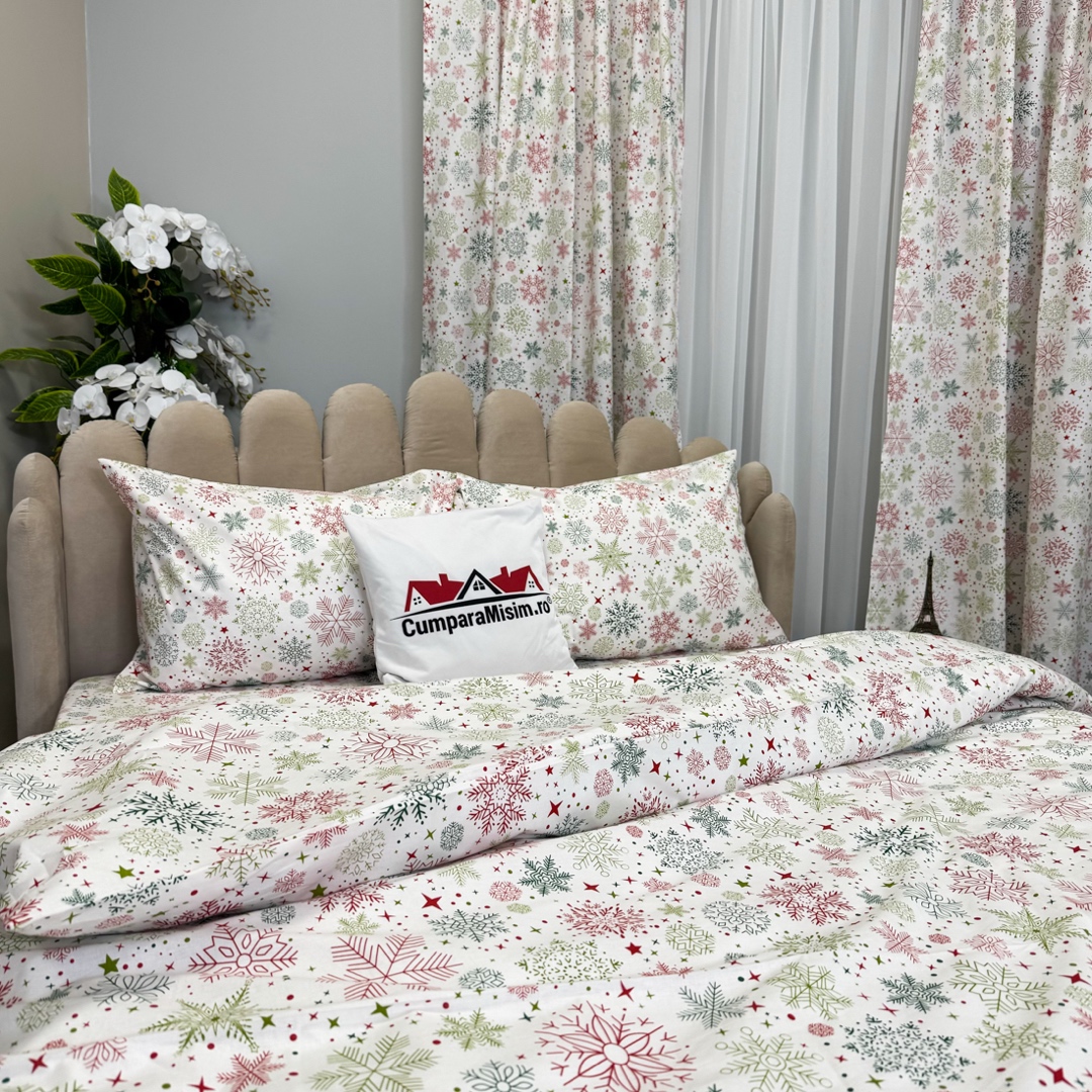 Set Lenjerie Pat Dublu Craciun 4 Piese + 2 Draperii 150x235cm din Bumbac Ranforsat – Confort si Eleganta, Fabricat in Romania, Alb, Verde, Rosu, Fulgi de Zapada - 4 | YEO