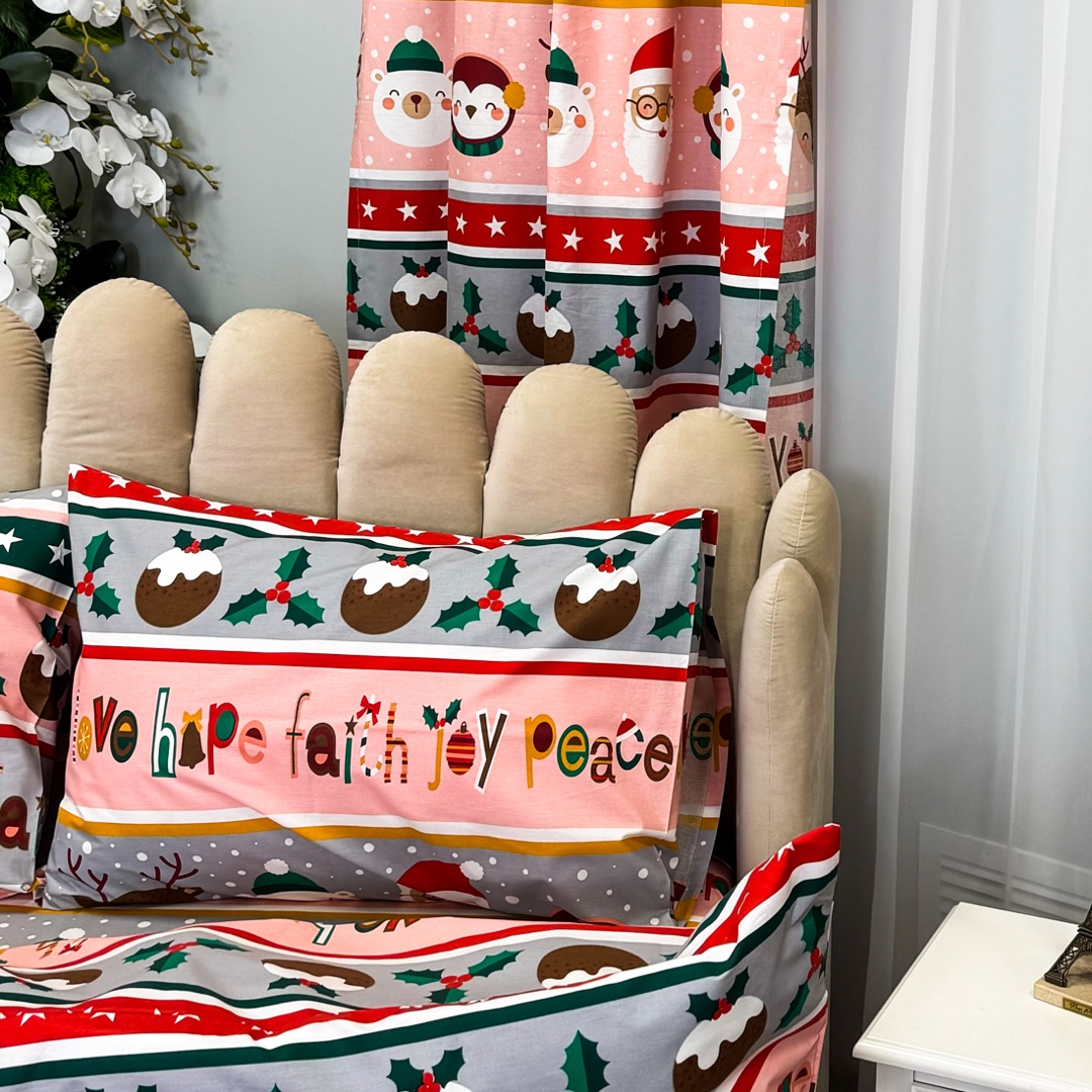 Poze Set Lenjerie Pat Dublu Craciun 4 Piese + 2 Draperii 150x235cm din Bumbac Ranforsat – Confort si Eleganta, Fabricat in Romania, Roz, Gri, Reni, Stelute, Fulgi de Nea cumparamisim.ro