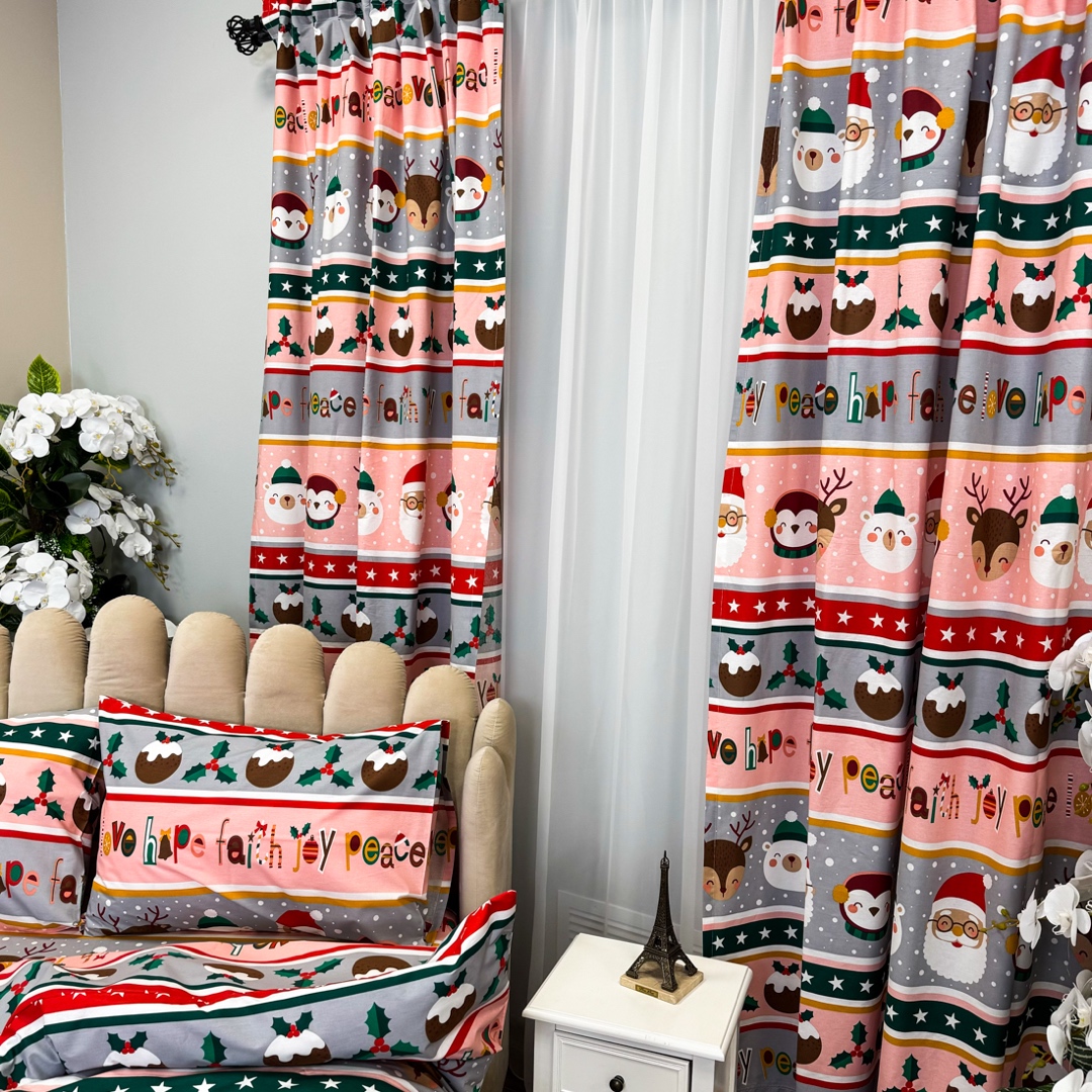 Poze Set Lenjerie Pat Dublu Craciun 4 Piese + 2 Draperii 150x235cm din Bumbac Ranforsat – Confort si Eleganta, Fabricat in Romania, Roz, Gri, Reni, Stelute, Fulgi de Nea cumparamisim.ro