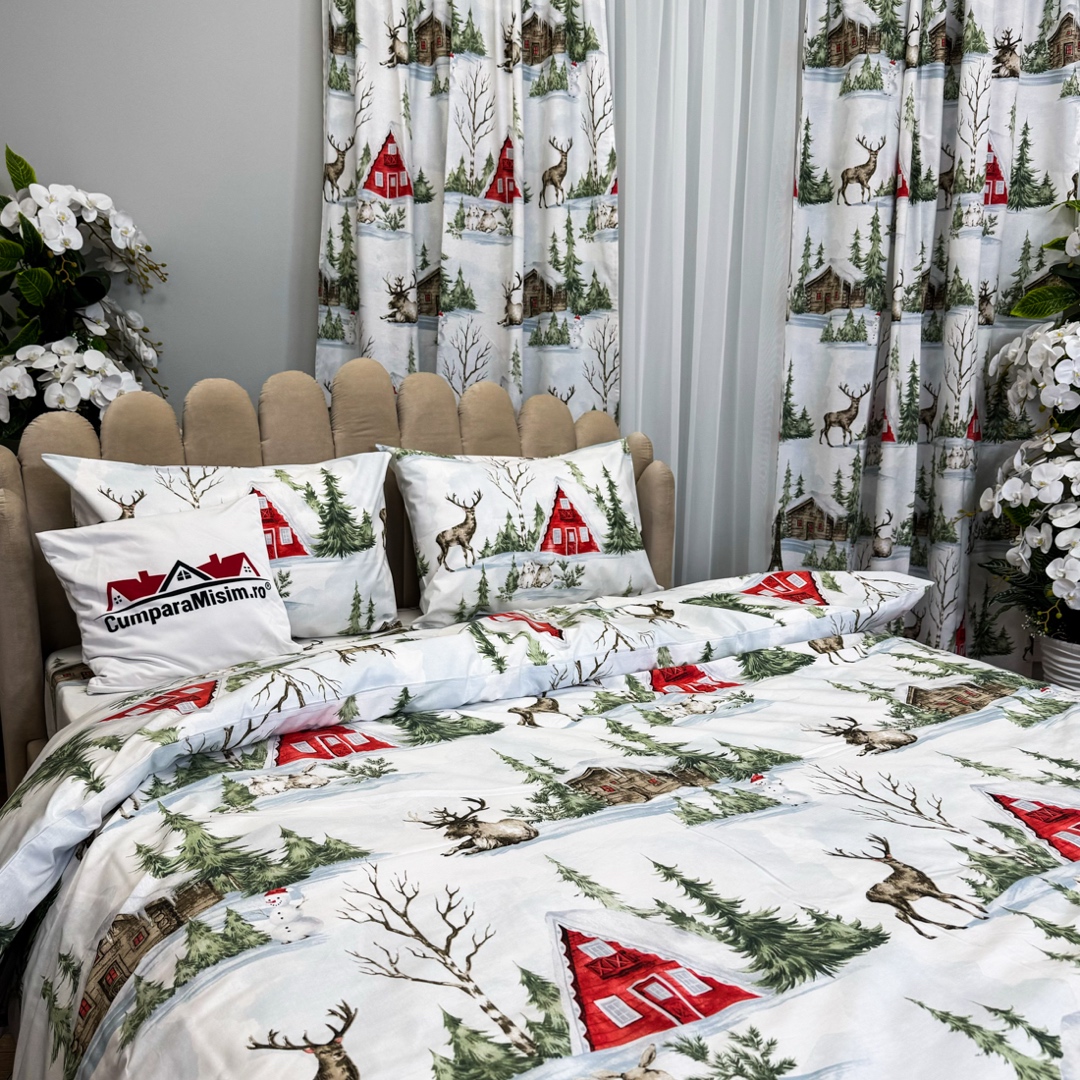 Poze Set Lenjerie Pat Dublu Craciun 4 Piese + 2 Draperii 150x235cm din Bumbac Ranforsat – Confort si Eleganta, Fabricat in Romania, Bleu, Verde, Rosu, peisaj montan de iarna, brazi, cabane, cerbi cumparamisim.ro