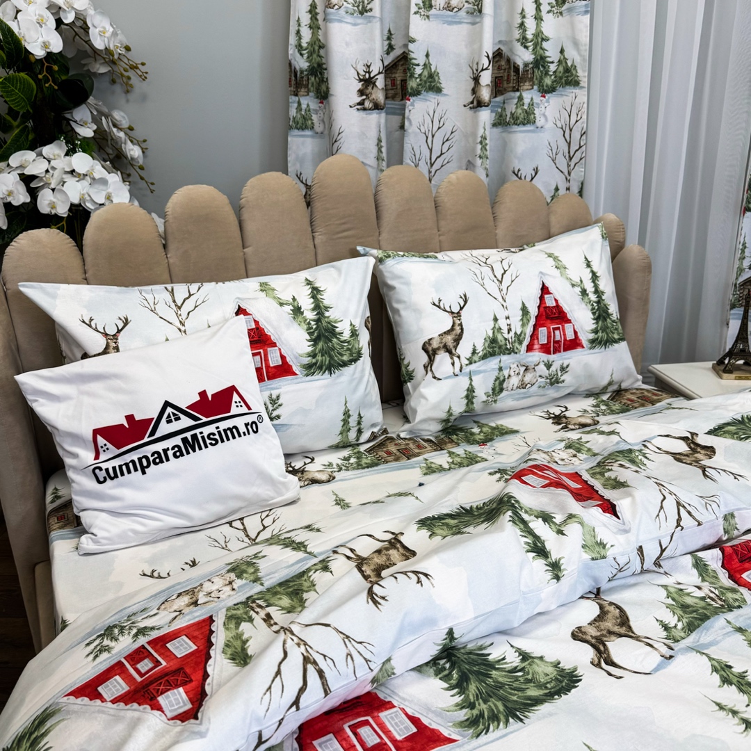 Poze Set Lenjerie Pat Dublu Craciun 4 Piese + 2 Draperii 150x235cm din Bumbac Ranforsat – Confort si Eleganta, Fabricat in Romania, Bleu, Verde, Rosu, peisaj montan de iarna, brazi, cabane, cerbi cumparamisim.ro