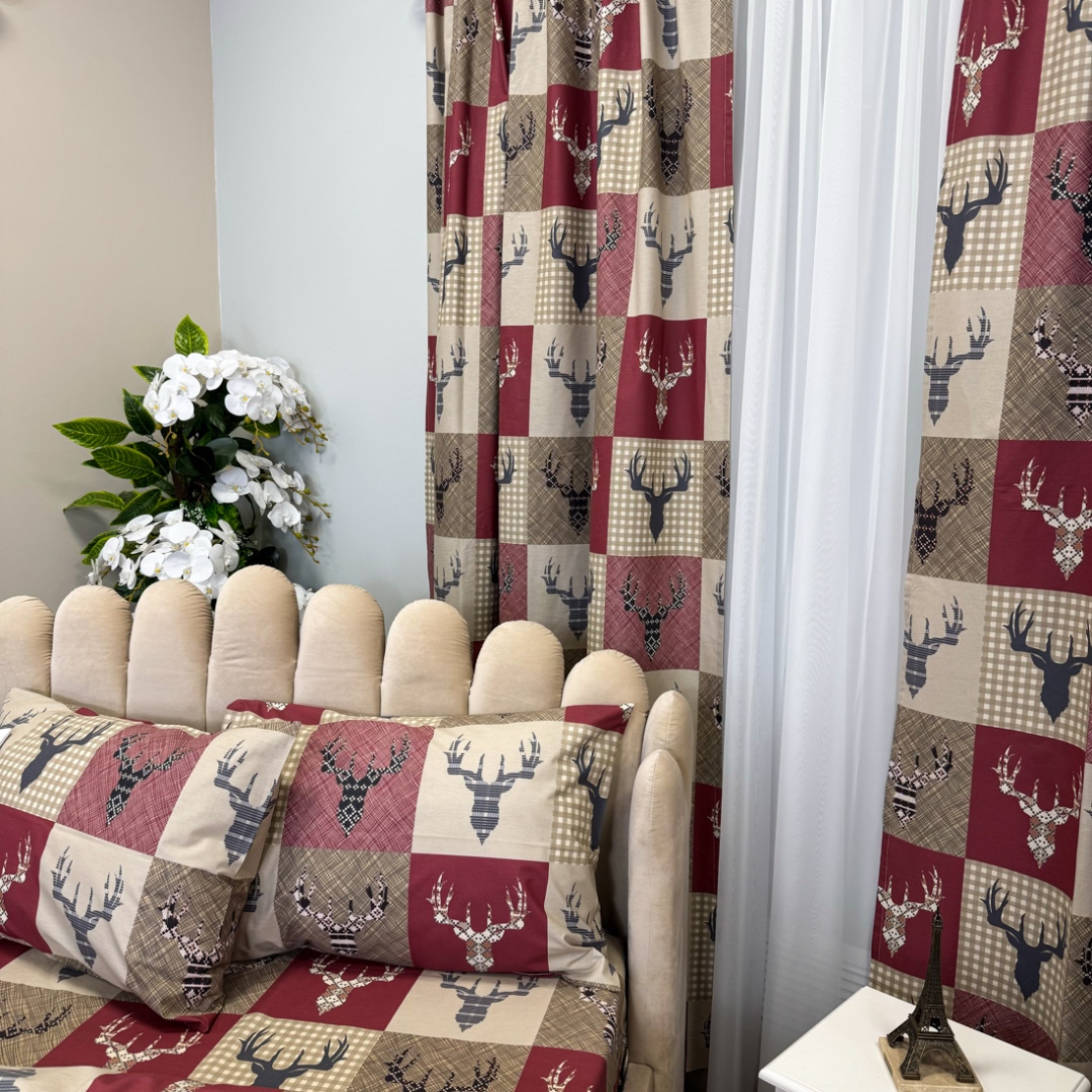 Poze Set Lenjerie Pat Dublu Craciun 4 Piese + 2 Draperii 150x235cm din Bumbac Ranforsat – Confort si Eleganta, Fabricat in Romania, Rosu, Bej, patratele, reni cumparamisim.ro