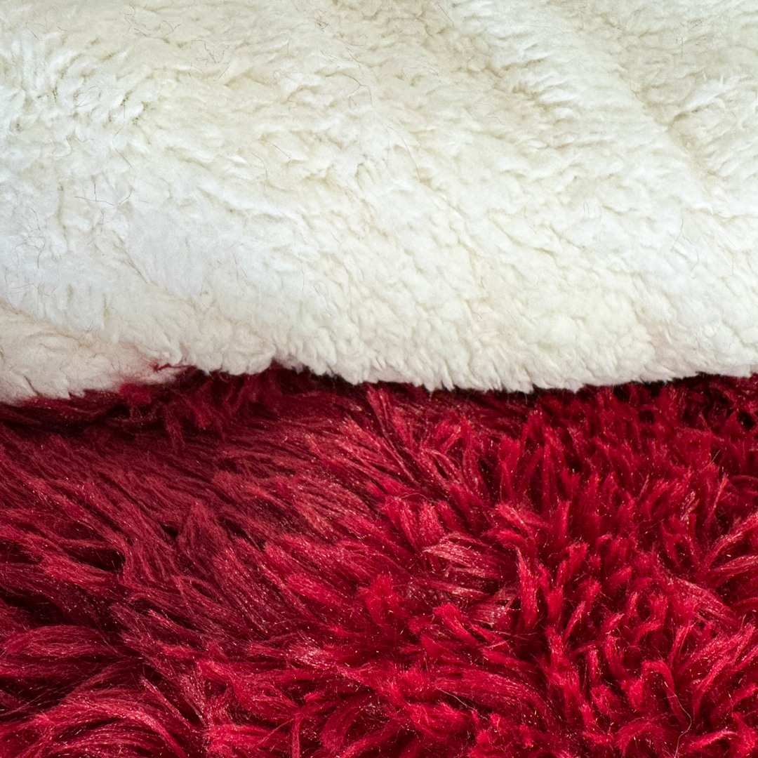 Pilota CoCoLiNo Fluffy, cu Blanita tip Sherpa, Alba, 200x230cm + 2 fete de perna 50x70cm, matlasata, Visiniu - 2 | YEO