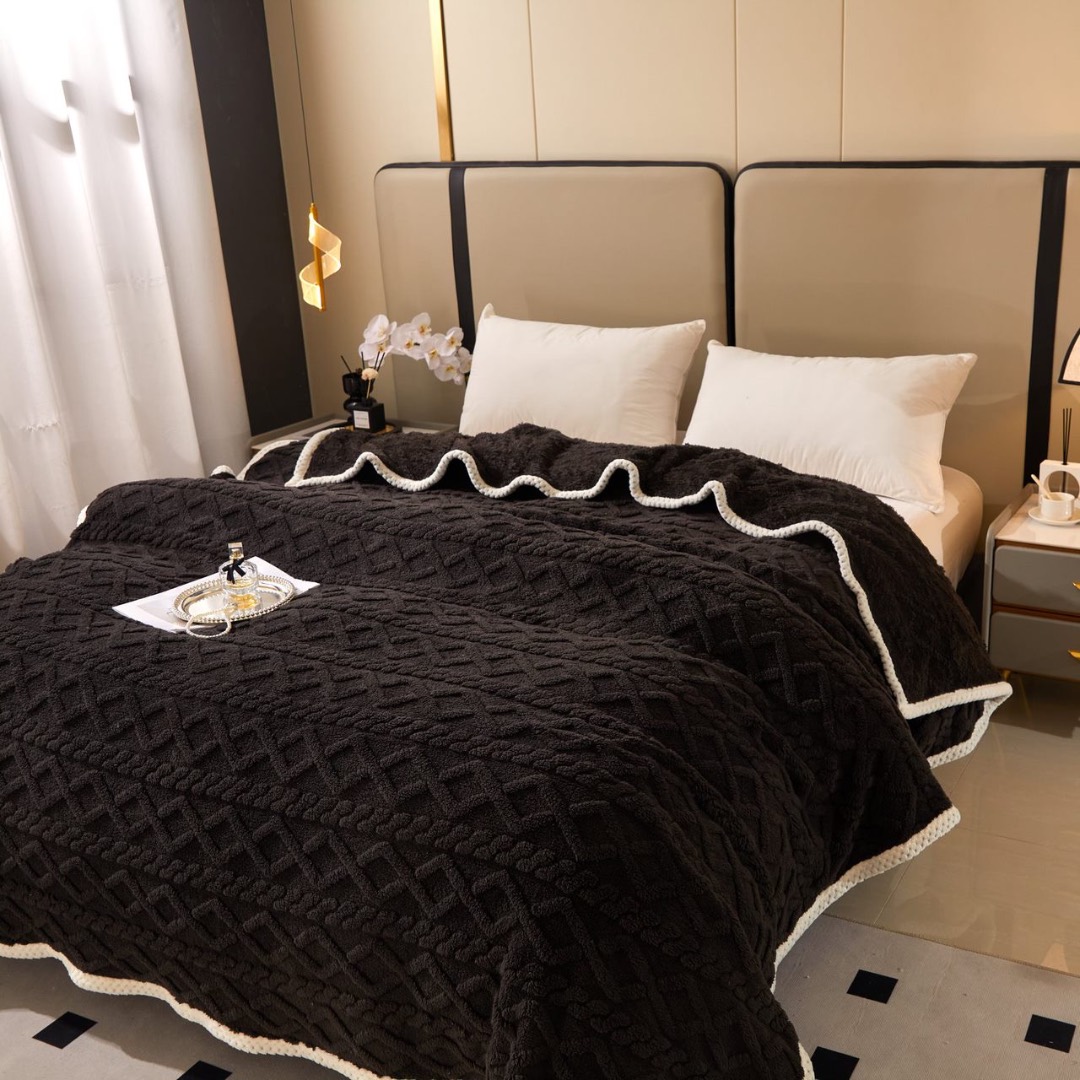 Patura Premium, 200x230cm, CoCoLiNo, Grofata, cu Model 3D Tip Tricotaj si Bordura din Blanita Contrastanta – Eleganta si Caldura Absoluta, Negru - 4 | YEO