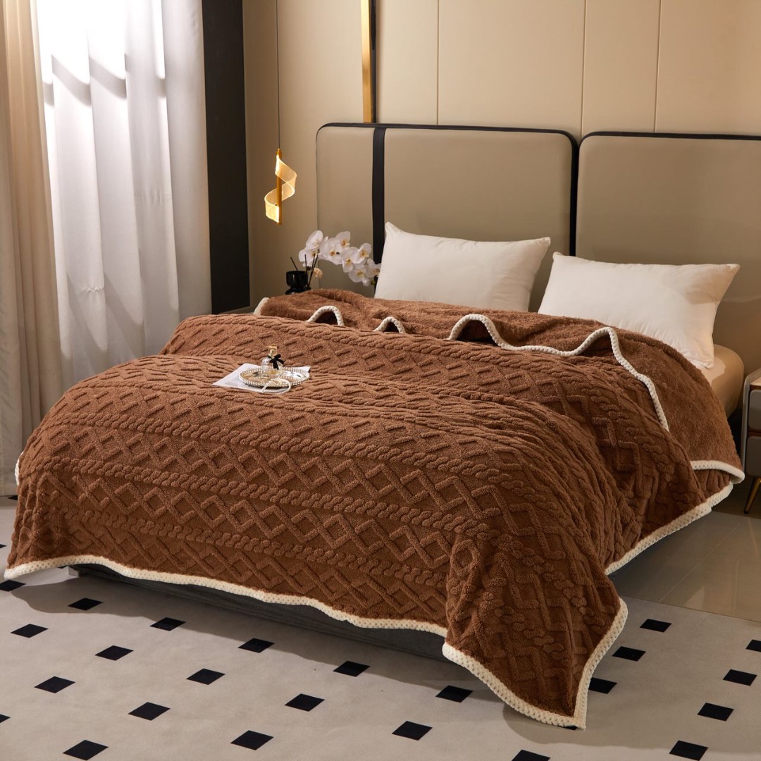 Patura Premium, 200x230cm, CoCoLiNo, Grofata, cu Model 3D Tip Tricotaj si Bordura din Blanita Contrastanta – Eleganta si Caldura Absoluta, Maro - 4 | YEO