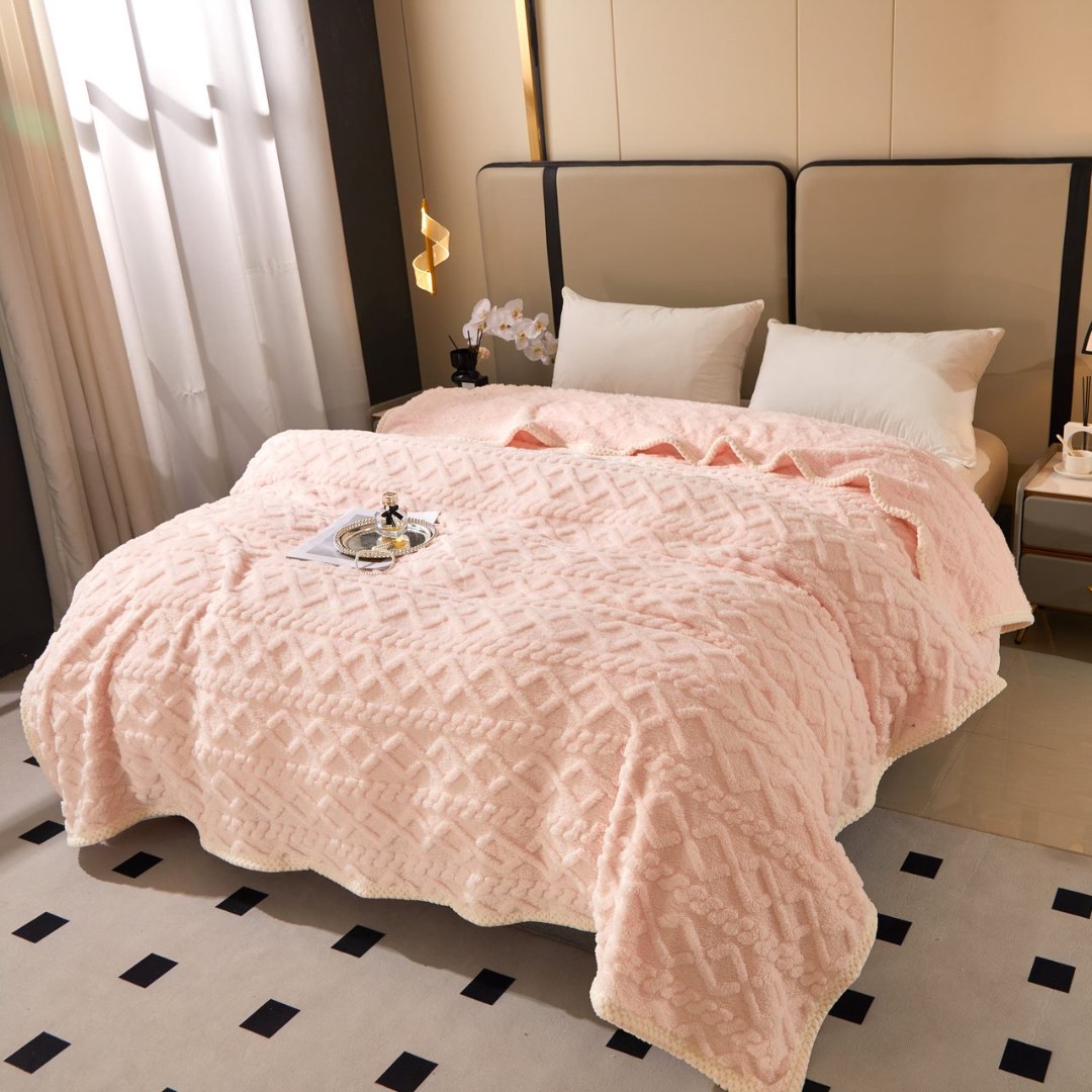Patura Premium, 200x230cm, CoCoLiNo, Grofata, cu Model 3D Tip Tricotaj si Bordura din Blanita Contrastanta – Eleganta si Caldura Absoluta, Roz Pal - 2 | YEO