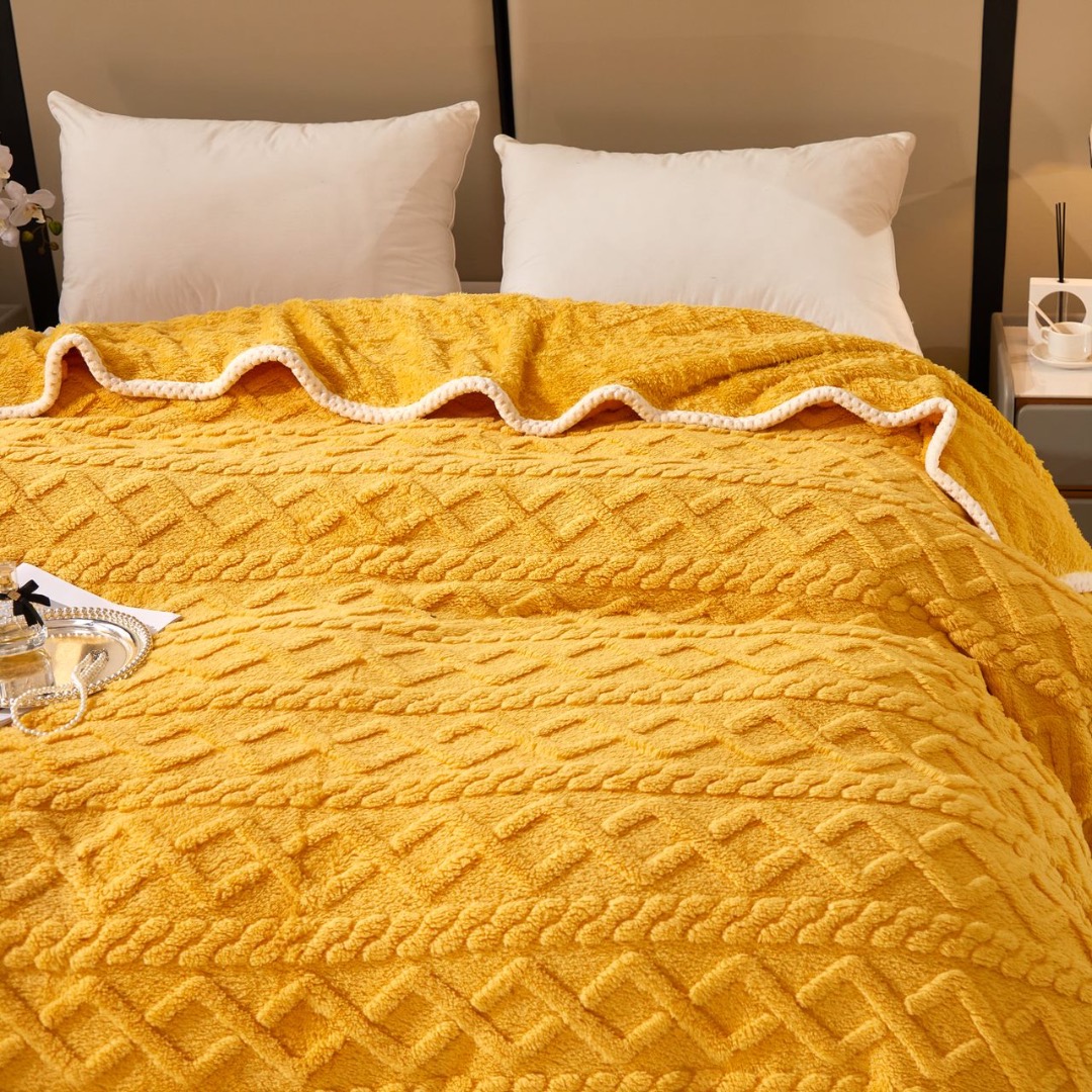 Patura Premium, 200x230cm, CoCoLiNo, Grofata, cu Model 3D Tip Tricotaj si Bordura din Blanita Contrastanta – Eleganta si Caldura Absoluta, Galben - 2 | YEO
