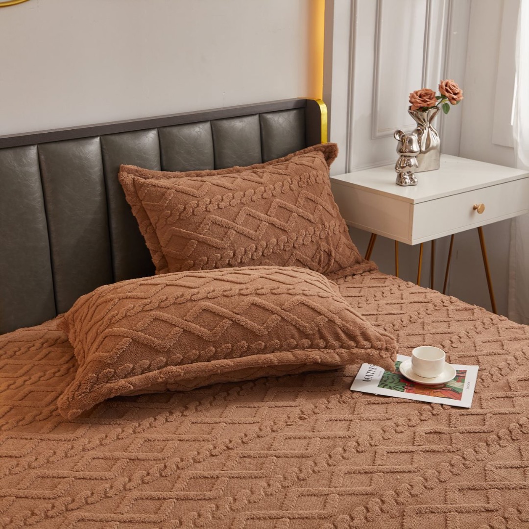 Cearsaf cu Elastic Cocolino, Model 3D Tricotat, 180x200x25 cm – Set cu 2 Fete de Perna, Gros si Pufos, Maro - 2 | YEO