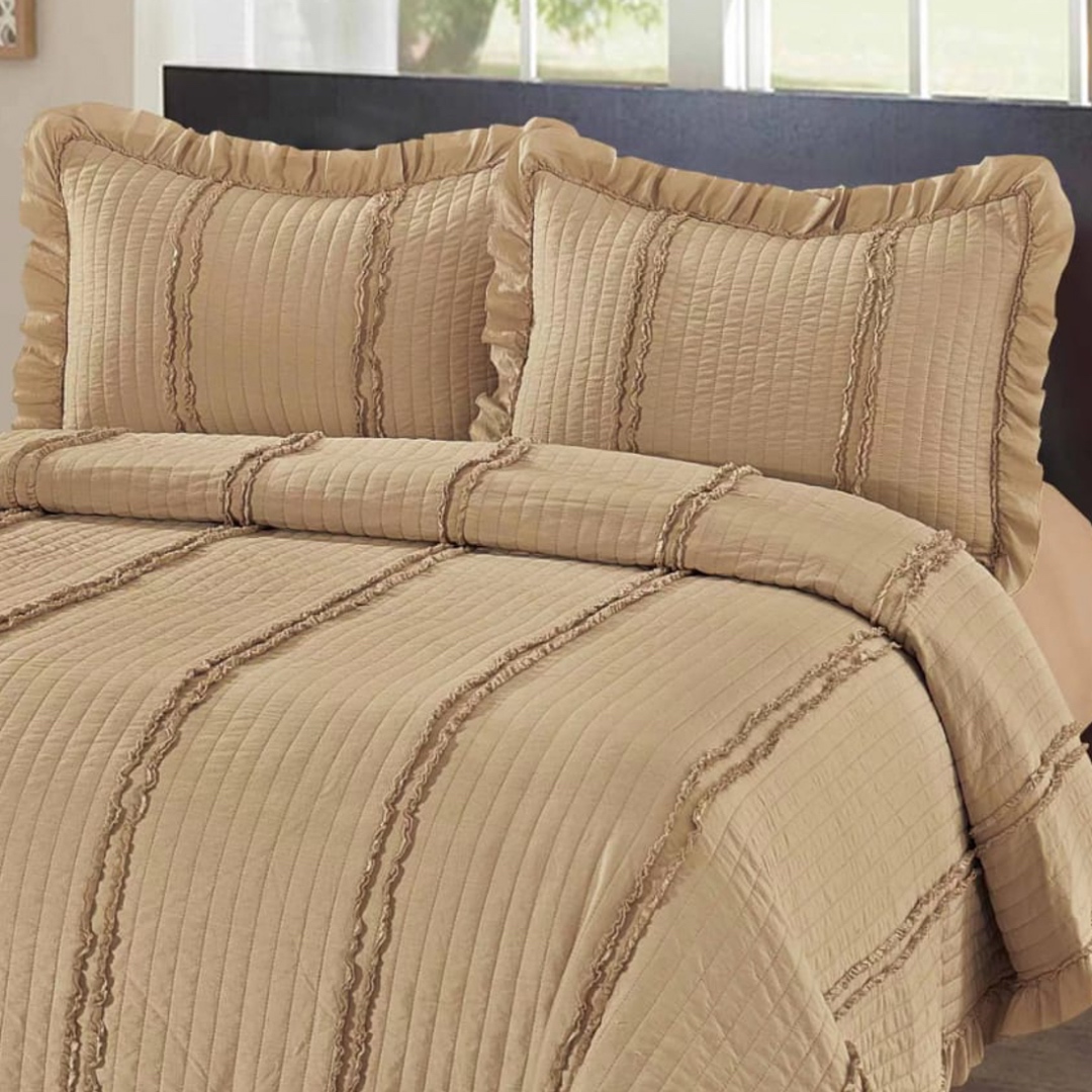 Cuvertura de Pat cu Volanase, Matlasata, 230x250 cm, 3 Piese, Bumbac Satinat Superior, 2 Fete de Perna 50x70 cm, Maro - 1 | YEO
