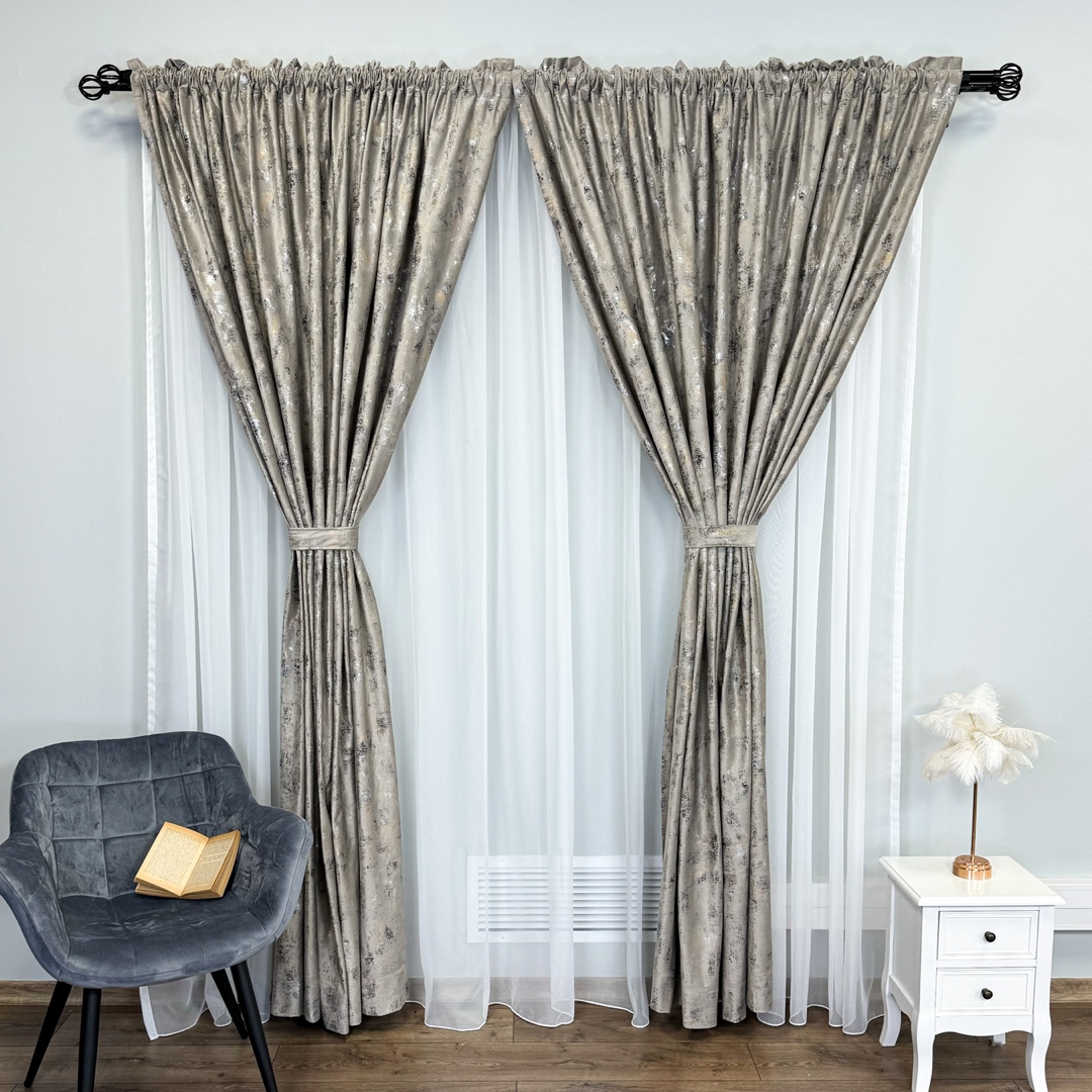 Draperie Catifea Asama cu insertii aurii, 140cm latime x 260cm inaltime, cu TIV LAT, Grej - V4 - 1 | YEO
