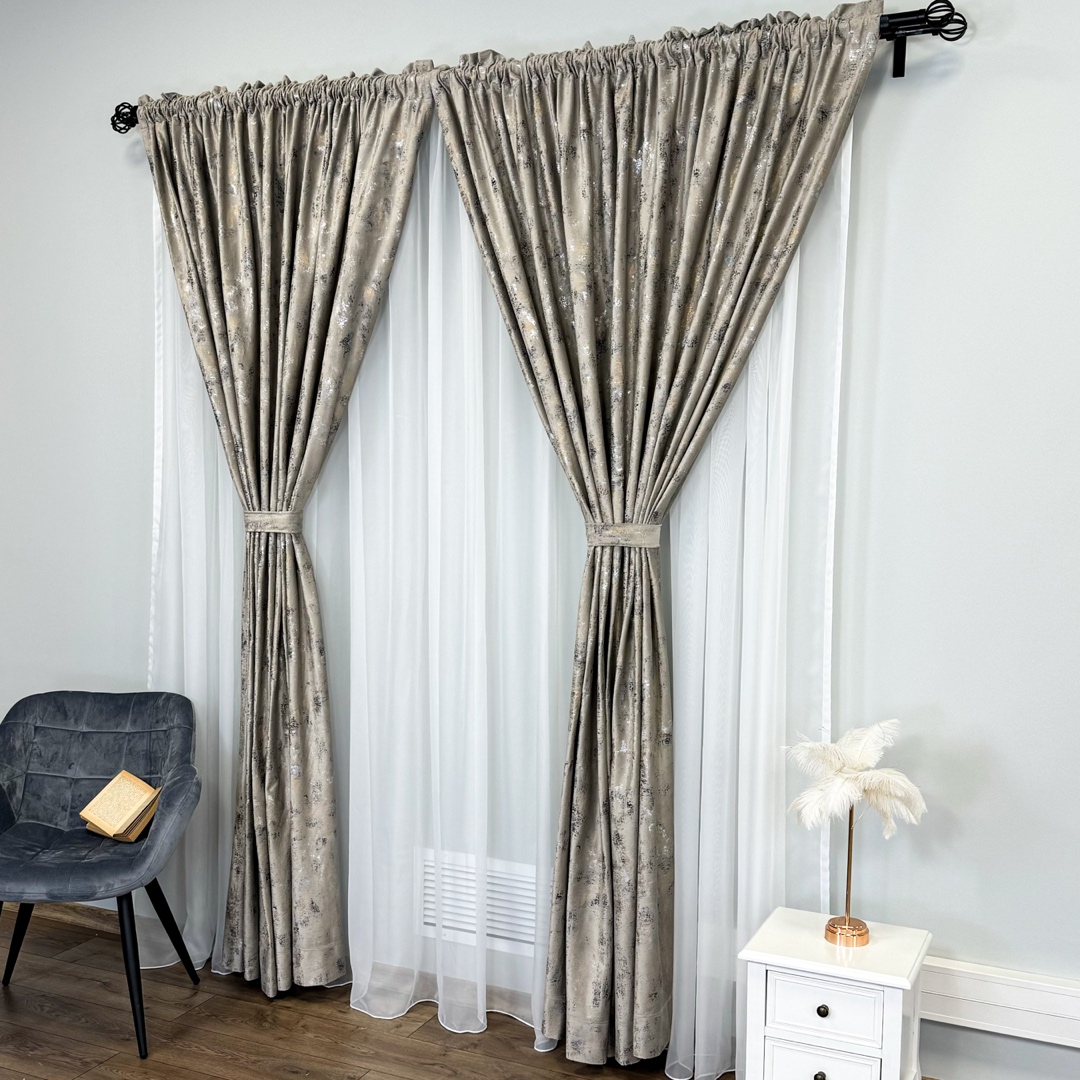 Draperie Catifea Asama cu insertii aurii, 140cm latime x 260cm inaltime, cu TIV LAT, Grej - V4 - 3 | YEO
