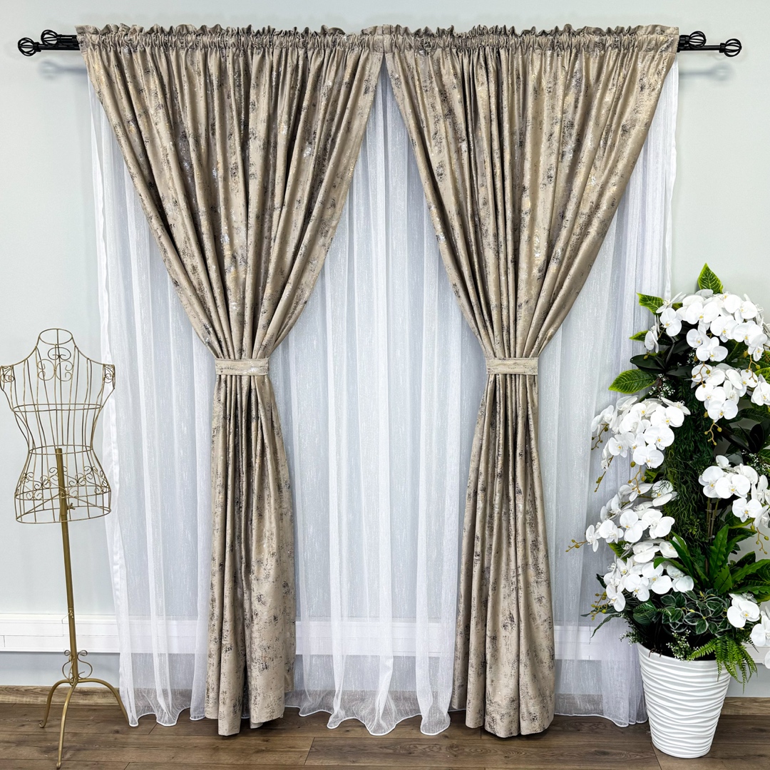 Draperie Catifea Asama cu insertii aurii, 140cm latime x 260cm inaltime, cu TIV LAT, Crem - V2 - 1 | YEO