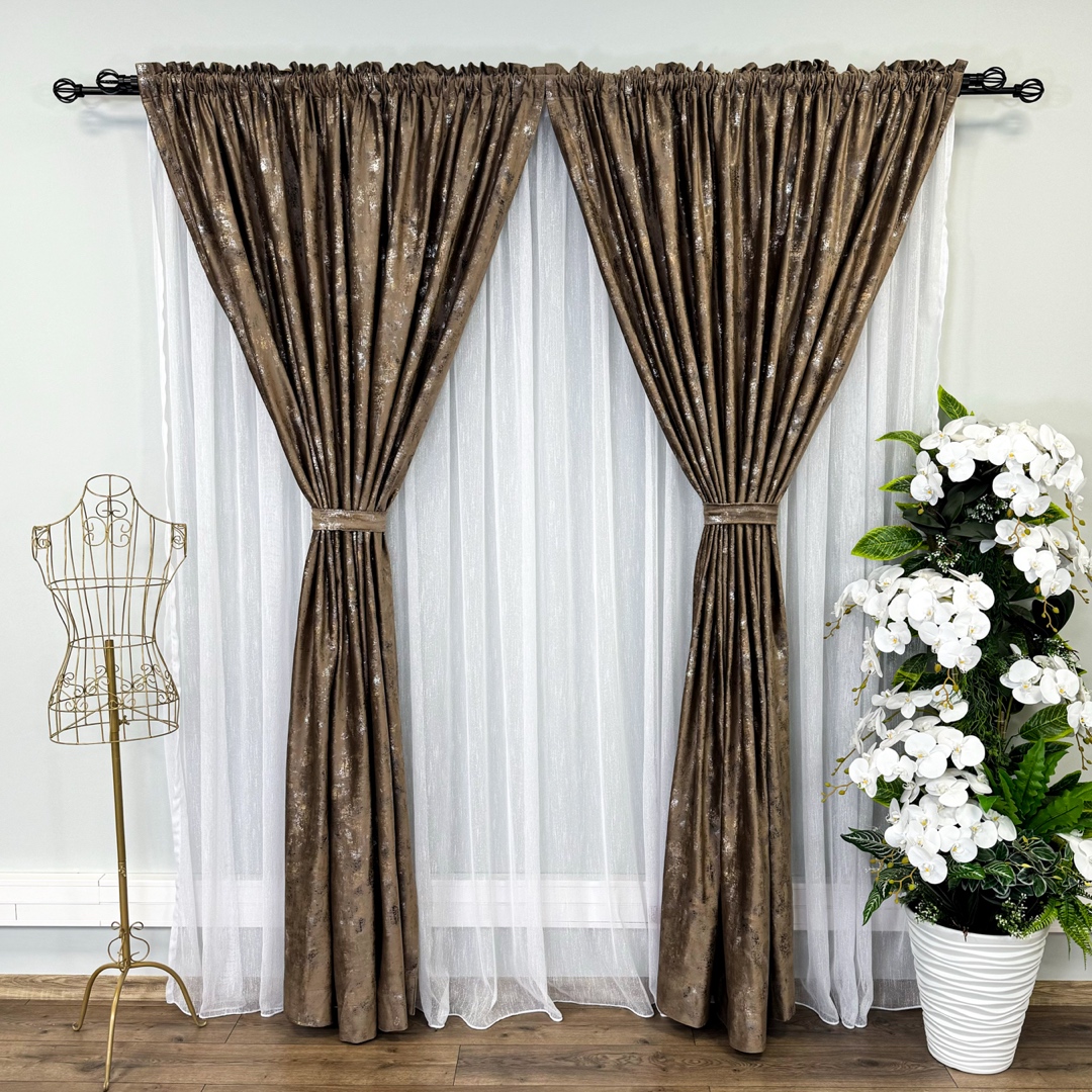 Draperie Catifea Asama cu insertii aurii, 140cm latime x 260cm inaltime, cu TIV LAT, Maro - V7 - 1 | YEO
