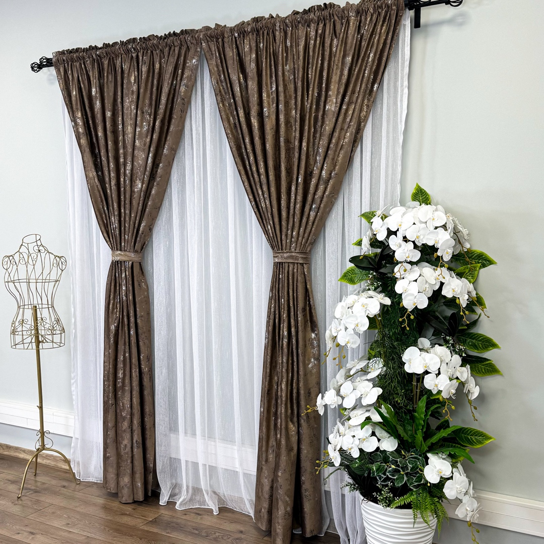Draperie Catifea Asama cu insertii aurii, 140cm latime x 260cm inaltime, cu TIV LAT, Maro - V7 - 3 | YEO