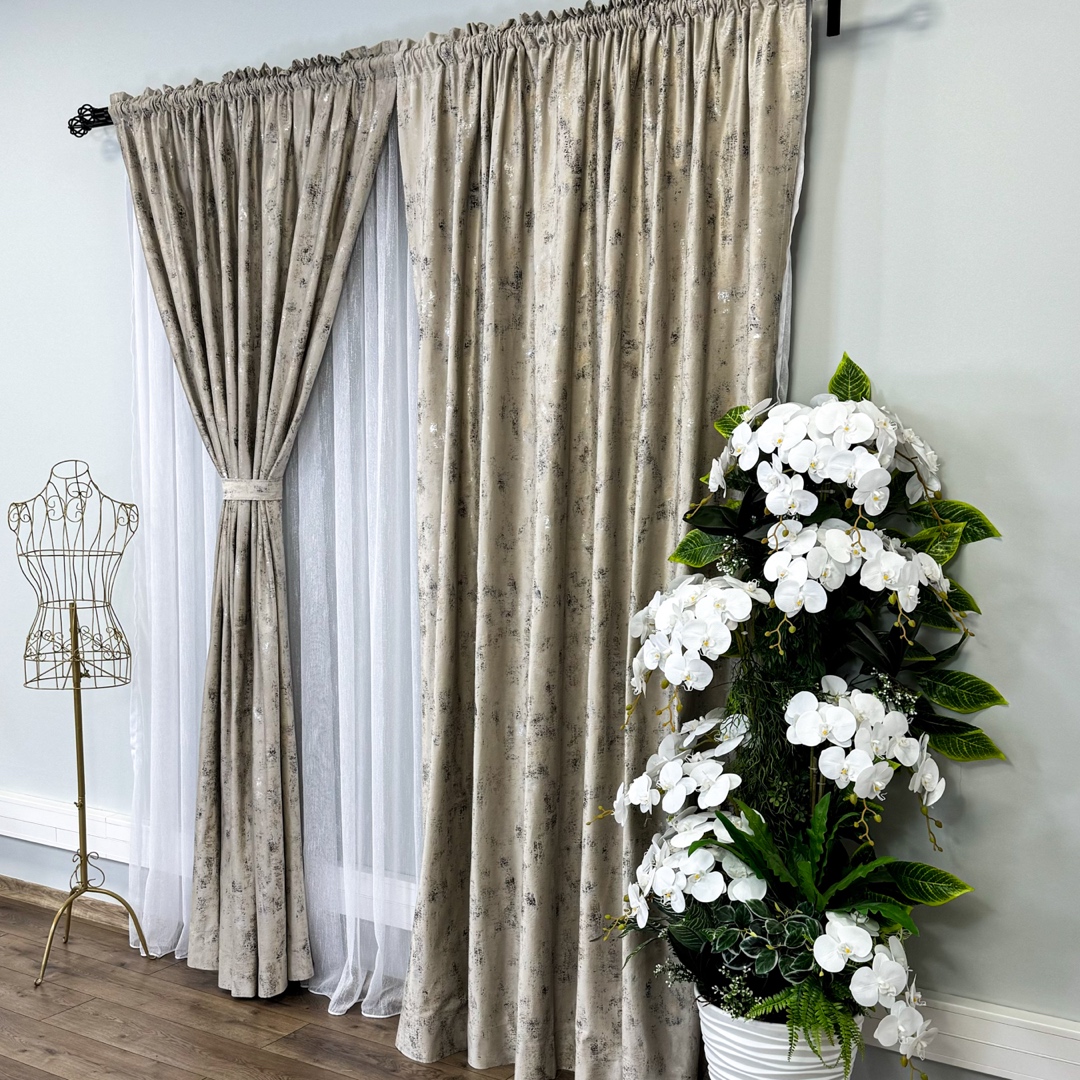 Draperie Catifea Asama cu insertii aurii, 140cm latime x 260cm inaltime, cu TIV LAT, Crem - V1 - 2 | YEO