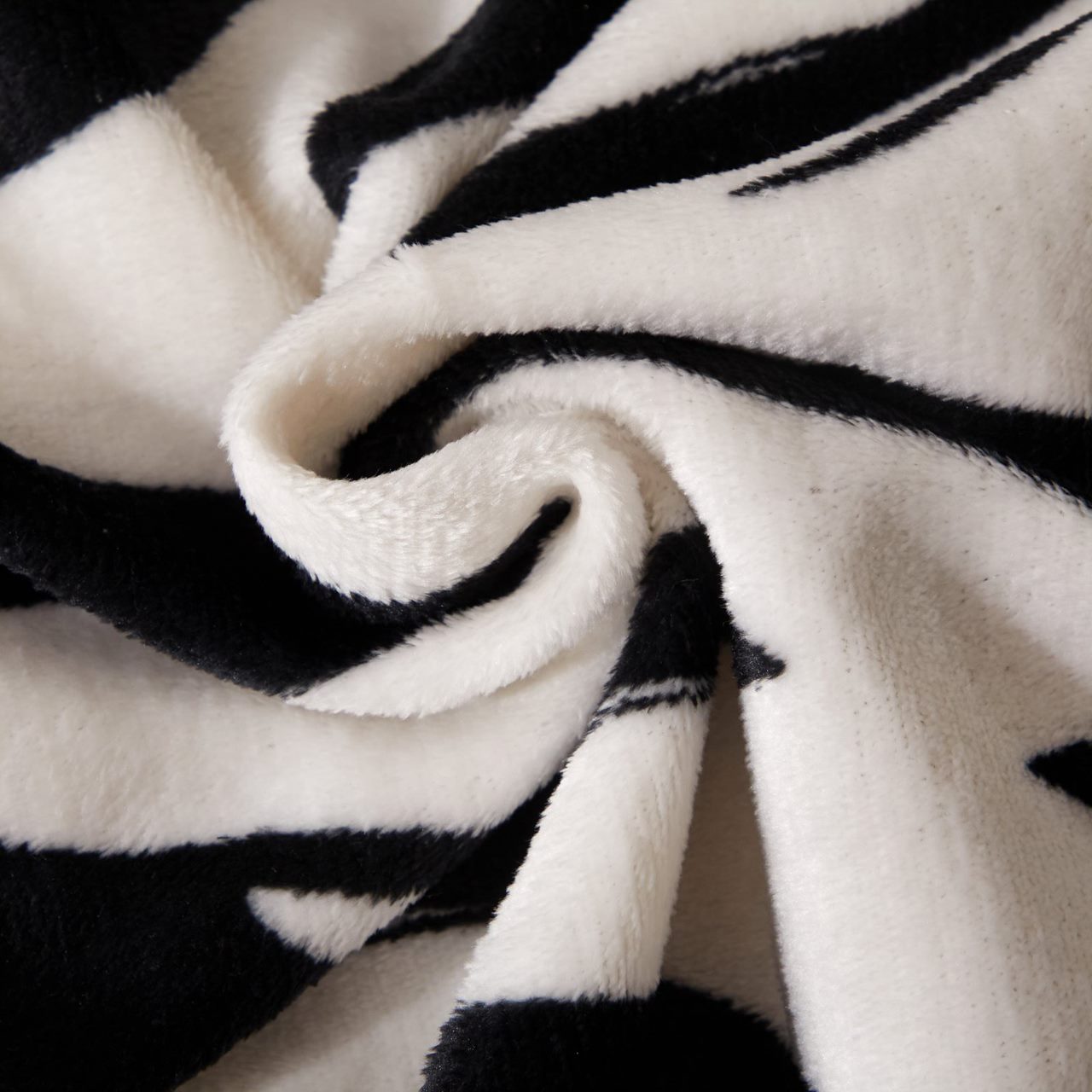 Lenjerie pat dublu, Super Pufoasa COCOLINO, 4 piese, Alb-Negru, zebra - 4 | YEO