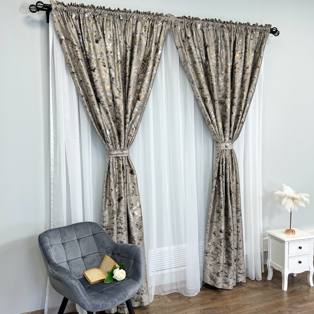 Draperie Catifea Nikko cu insertii aurii, 140cm latime x 260cm inaltime, cu TIV LAT, Grej deschis - V3 - 2 | YEO