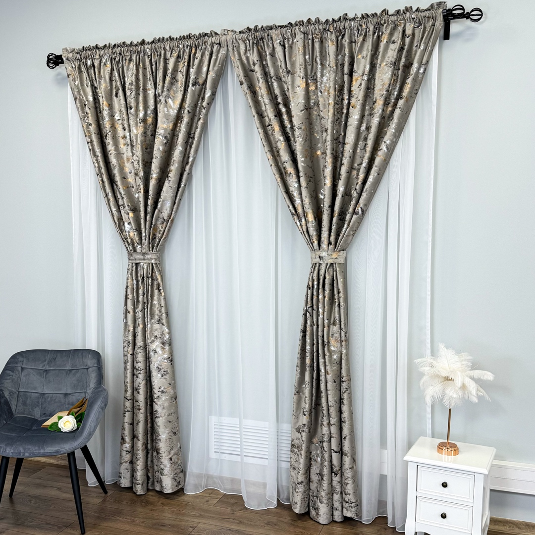Draperie Catifea Nikko cu insertii aurii, 140cm latime x 260cm inaltime, cu TIV LAT, Grej deschis - V3 - 3 | YEO