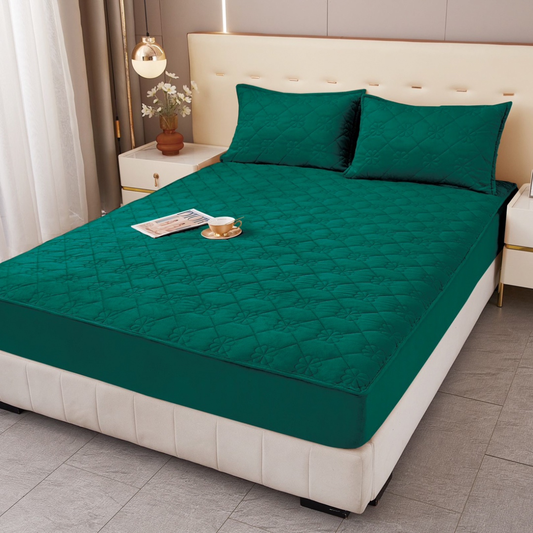 Husa Matlasata Tip Topper din Catifea 180x200cm, cu 2 Fete de Perna 50x70cm -  Somn Odihnitor si Sustinere pentru Spate, Verde Smarald