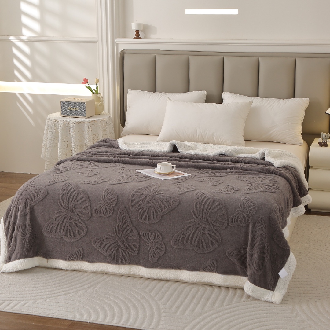 Patura Super Soft Cocolino cu Blanita, 200x230 cm – Eleganta si Caldura cu Model 3D in Relief, Fluturi Delicati, Gri inchis