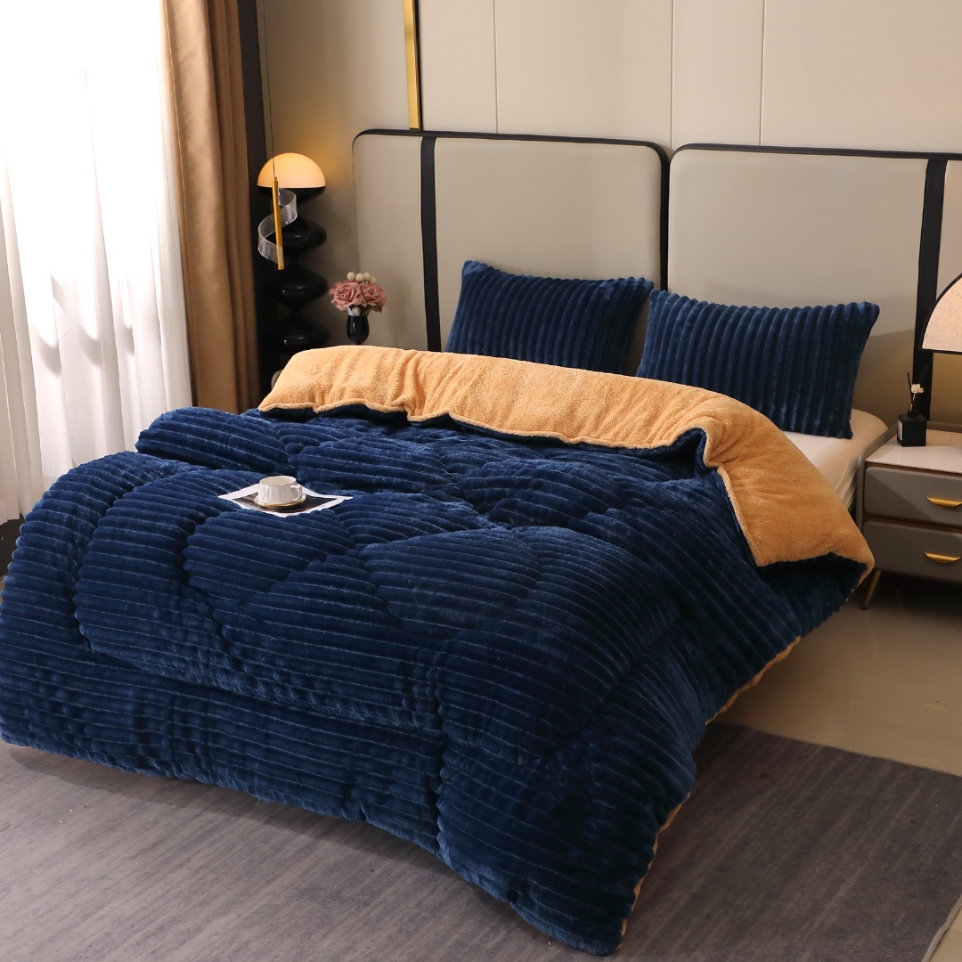 Pilota Groasa cu Fata din Blanita Artificiala de Iepure si Dos din Blanita Sherpa Maro, Umplutura Vatelina Siliconica, 200x230 cm + 2 fete de perna 50x70cm - Confort Termic Premium si Eleganta pentru Nopti Racoroase, Bleumarin