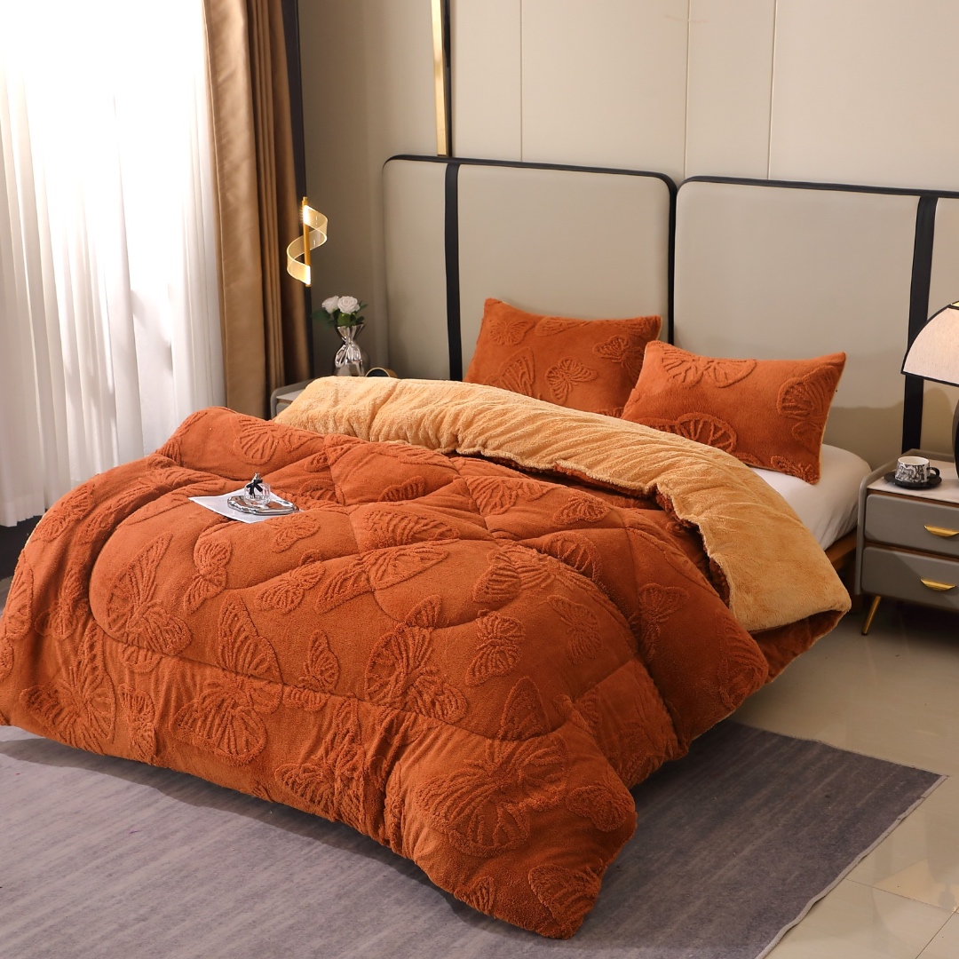 Pilota Groasa Cocolino Gofrat 3D cu Fluturi in Relief si Dos din Blanita Sherpa, Umplutura Vatelina Siliconica, 200x230 cm + 2 Fete de Perna 50x70 cm - Caldura si Rafinament pentru Un Somn Odihnitor, Camel