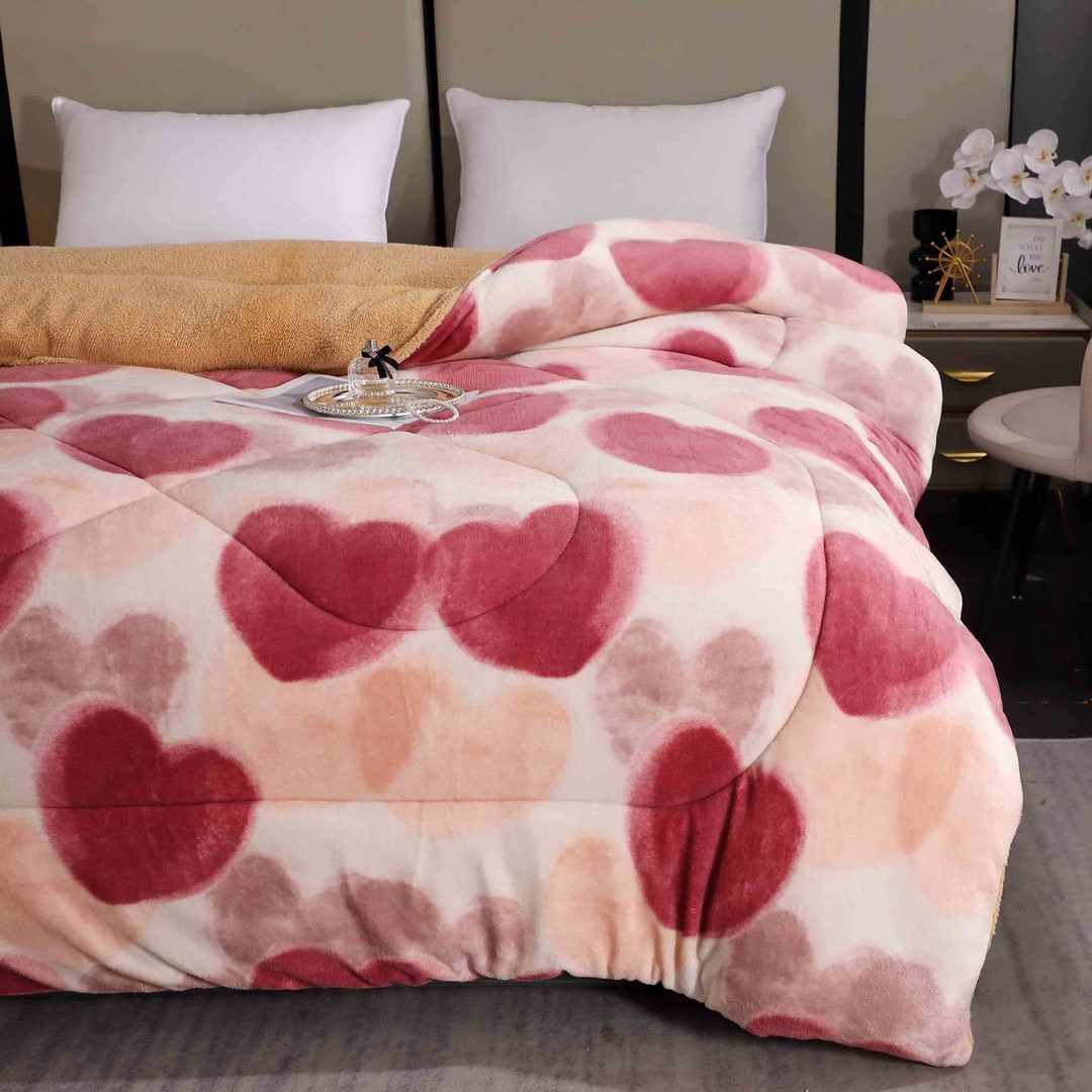 Pilota Cocolino cu Blanita Bej Ultra Pufoasa, Matlasata, 200x230 cm – Caldura Instanta si Confort de Lux pentru Nopti Reci, Roz, inimioare