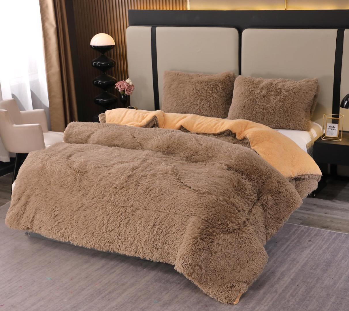 Pilota Super Pufoasa CoCoLiNo Fluffy cu Blanita Sherpa Asortata, 200x230 cm, 4 kg, 2 Fete de Perna Asortate, 50x70cm – Caldura Instanta si Confort de Lux pentru Nopti Reci, Bej