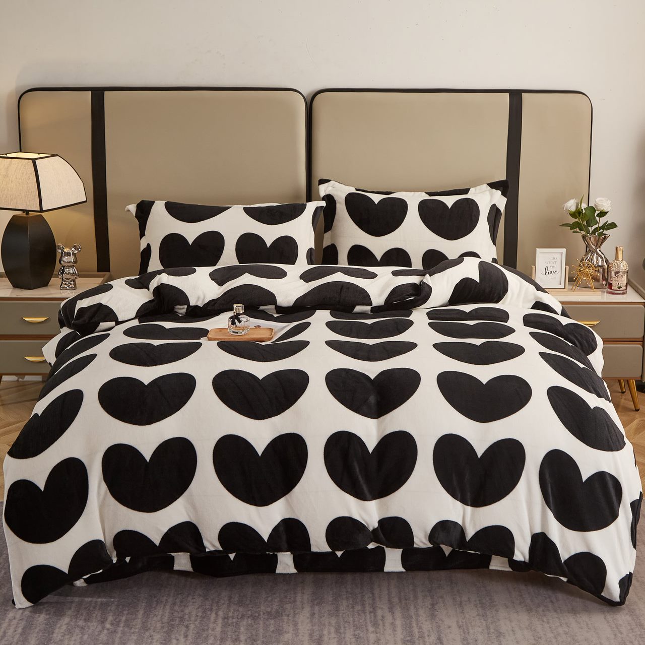 Lenjerie pat dublu, Super Pufoasa COCOLINO, 4 piese, Alb-Negru, inimioare