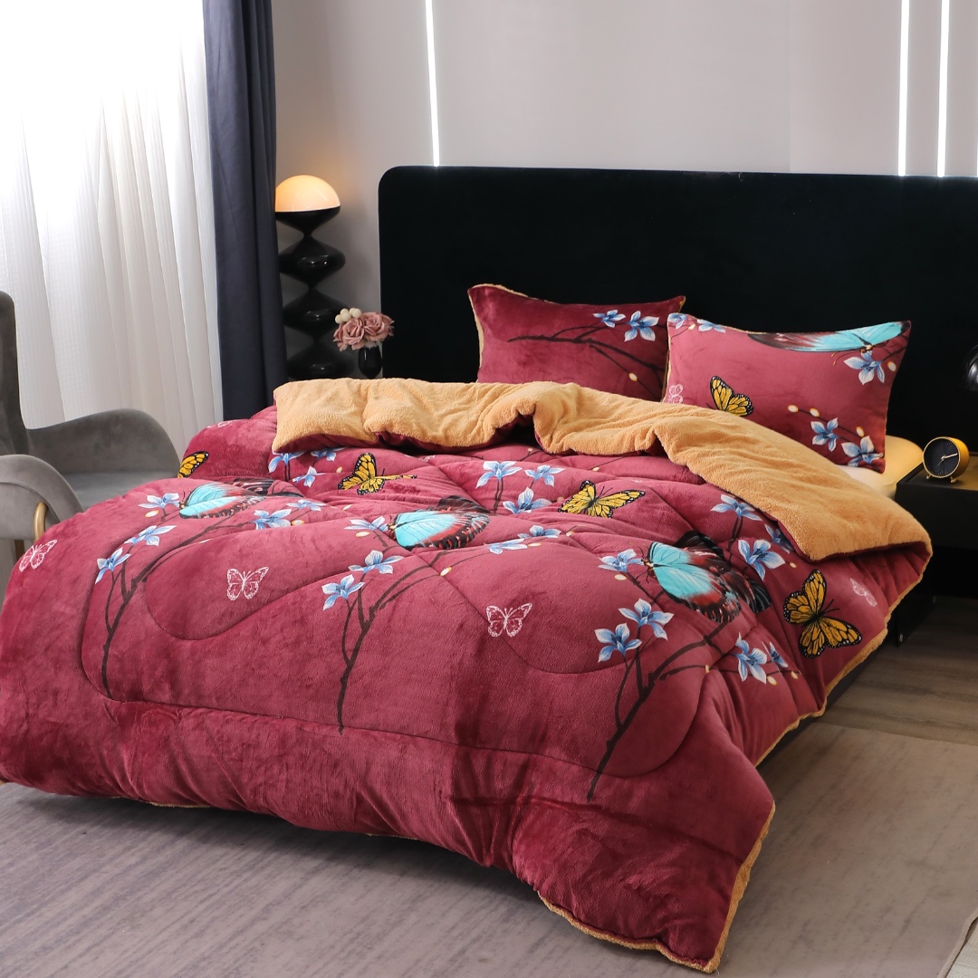 Pilota Cocolino cu Blanita Bej Ultra Pufoasa, Matlasata, 200x230cm + 2 fete de perna 50x70cm – Caldura Instanta si Confort de Lux pentru Nopti Reci, Grena, fluturi