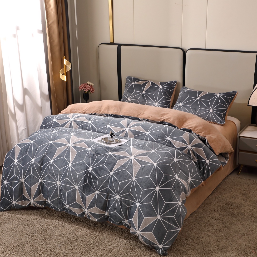 Lenjerie pat dublu, Super Pufoasa COCOLINO, 4 piese, Gri, stelute, forme geometrice