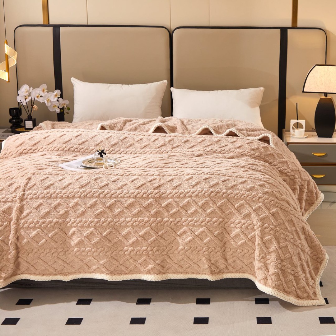 Patura Premium, 200x230cm, CoCoLiNo, Grofata, cu Model 3D Tip Tricotaj si Bordura din Blanita Contrastanta – Eleganta si Caldura Absoluta, Bej
