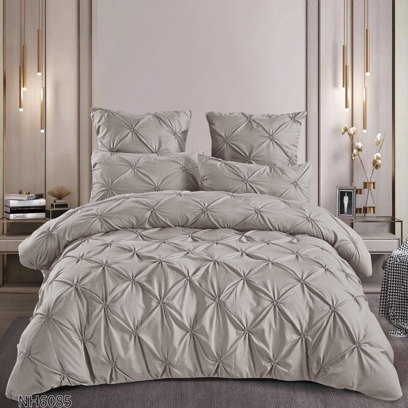 Lenjerie Pat Dublu, Premium,  Finet cu Pliuri Brodate, cu Elastic, 6 Piese, Nesifonabila si Durabila, Gri deschis